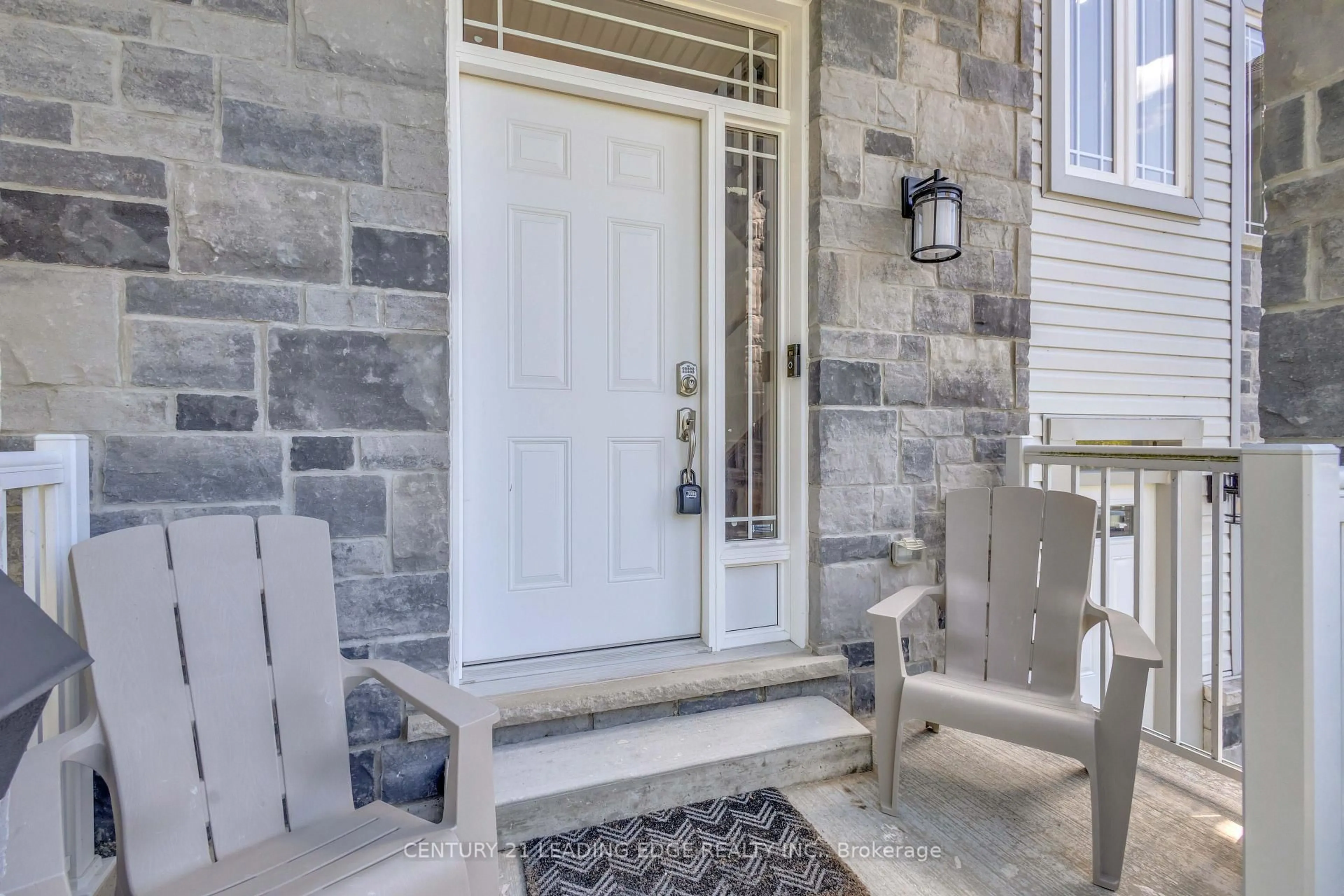 Indoor entryway for 67 Bradley St, St. Catharines Ontario L2T 1R5