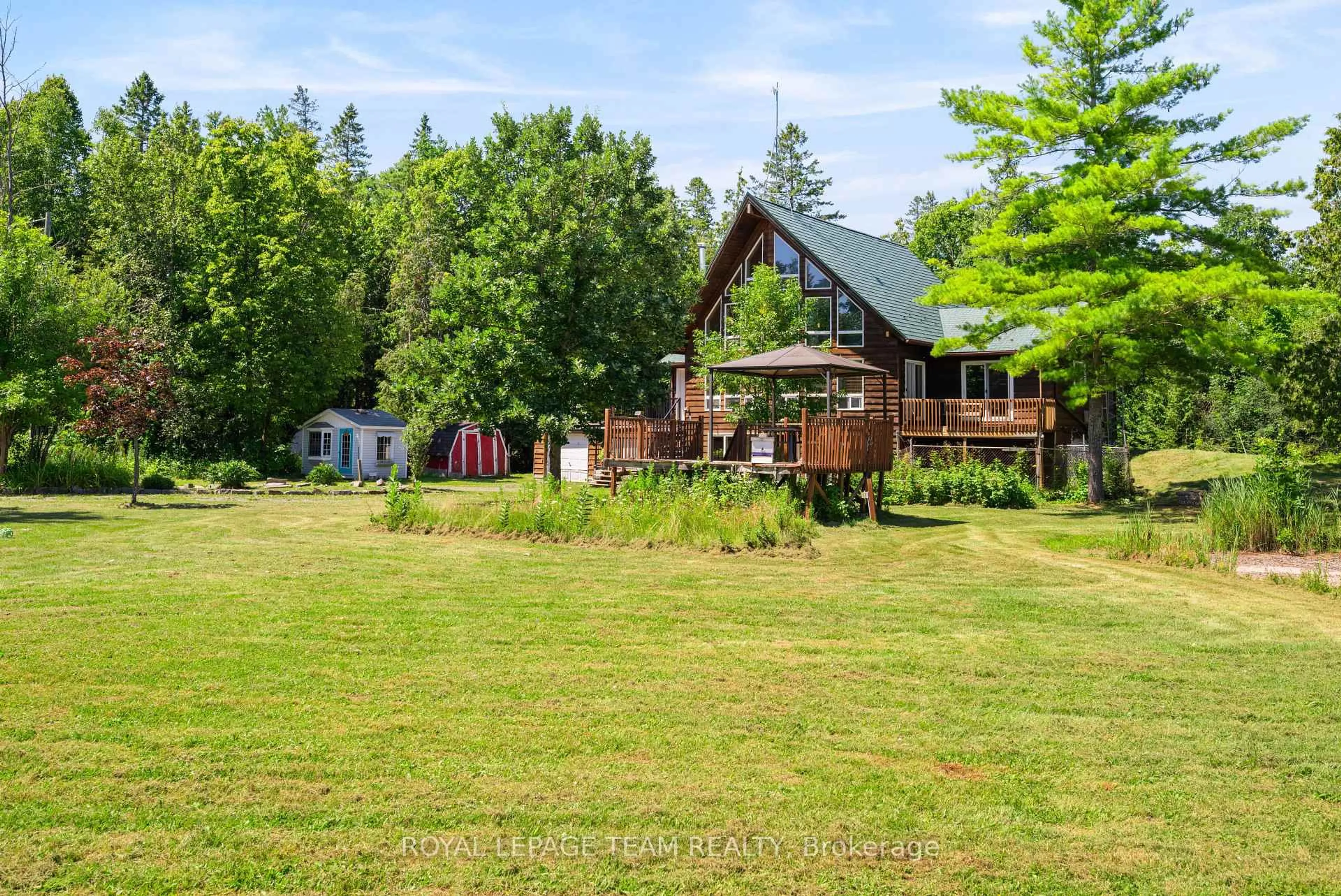 A pic from outside/outdoor area/front of a property/back of a property/a pic from drone, unknown for 4984 Dunrobin Rd, Ottawa Ontario K0A 3M0