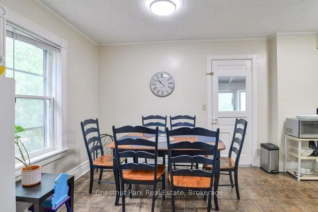 128 James St, Bracebridge 3