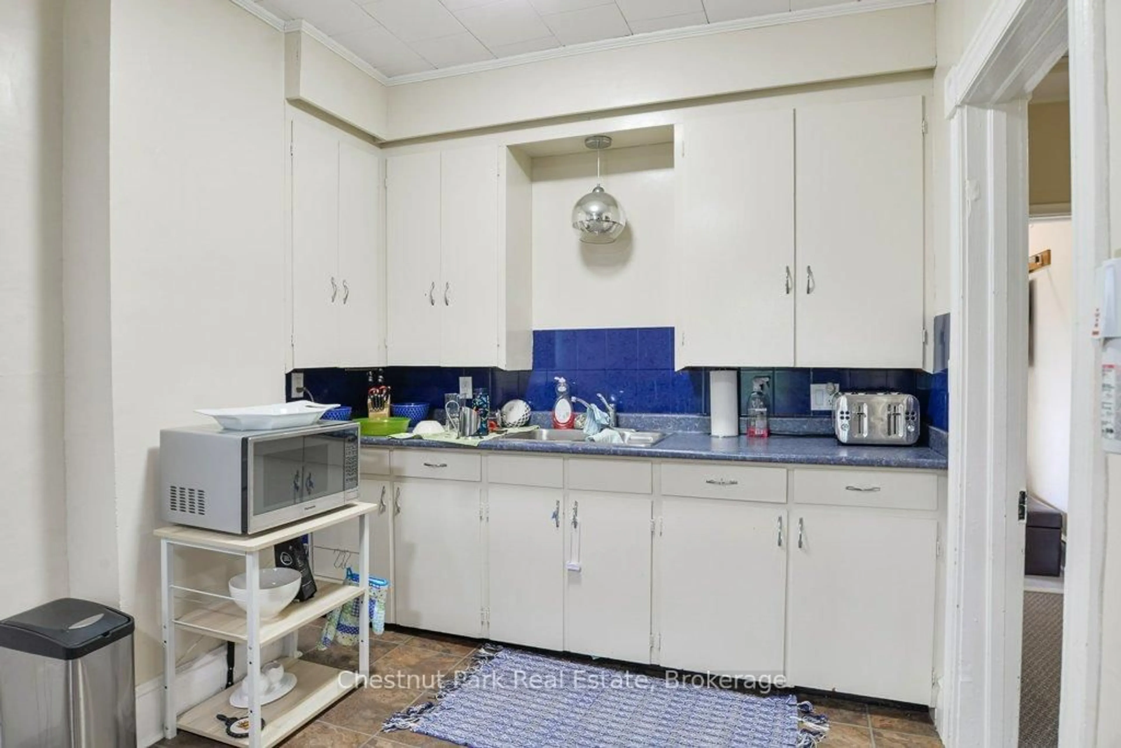Standard kitchen, unknown for 128 James St, Bracebridge Ontario P1L 2B6