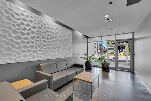 180 York St #210, Ottawa 2