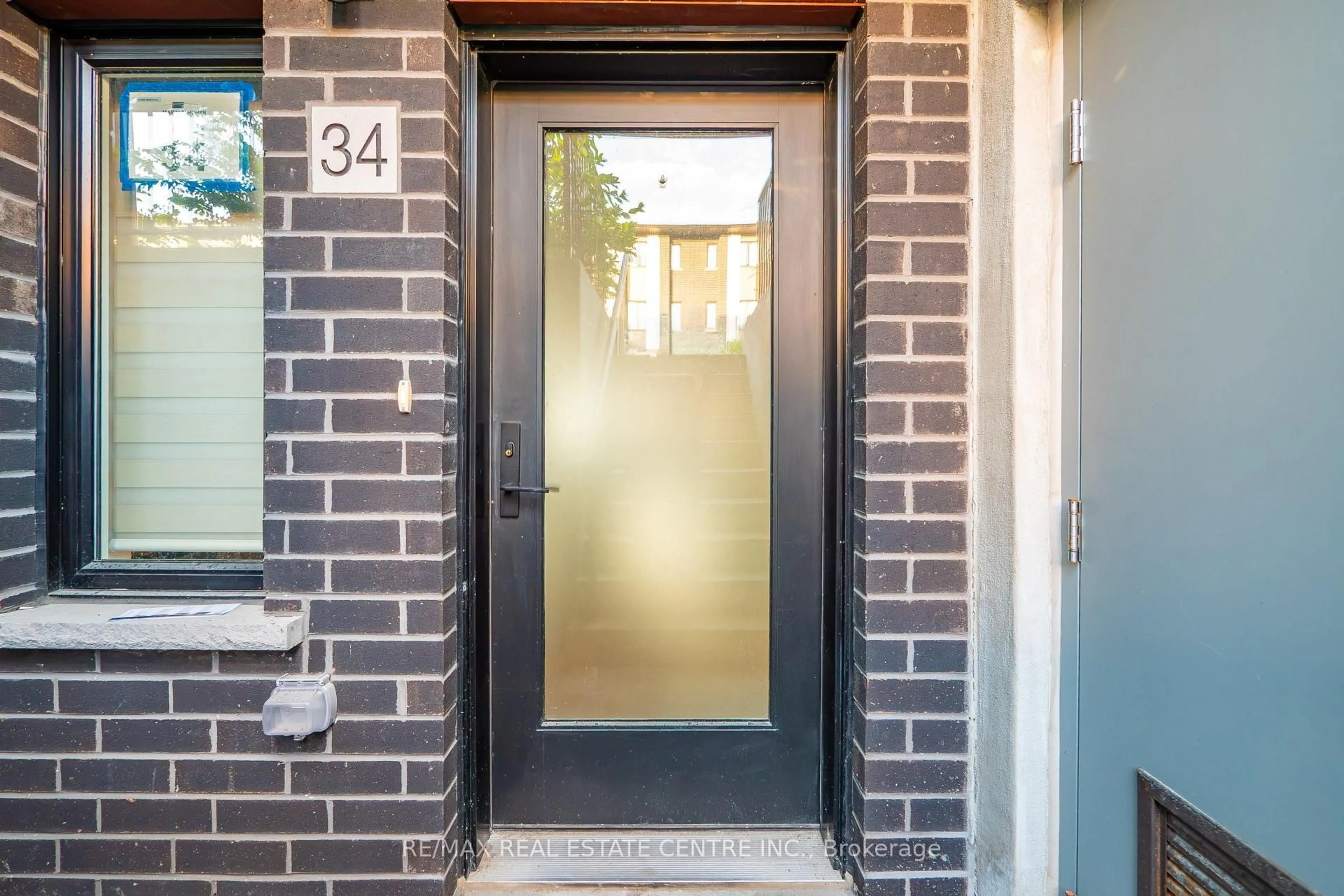 Indoor entryway for 34 Lily Lane, Guelph Ontario N1L 0R2