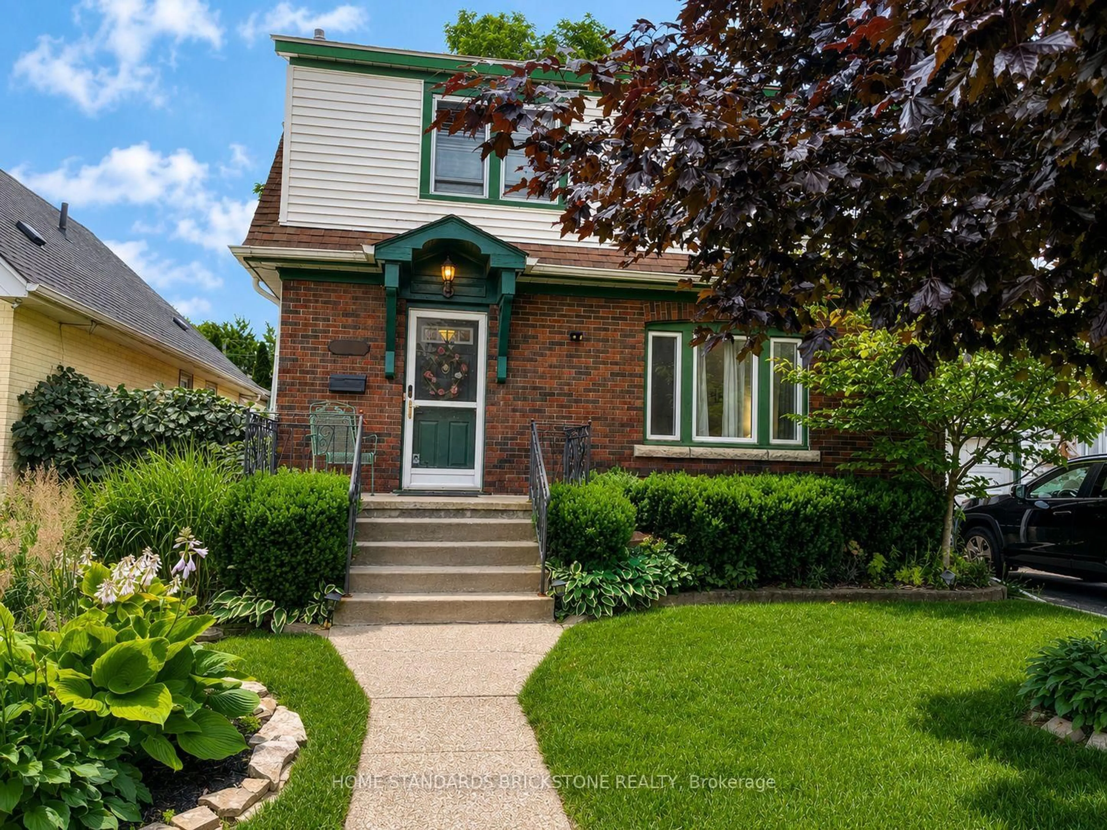 Home with brick exterior material, street for 5400 CEDAR St, Niagara Falls Ontario L2E 2V3