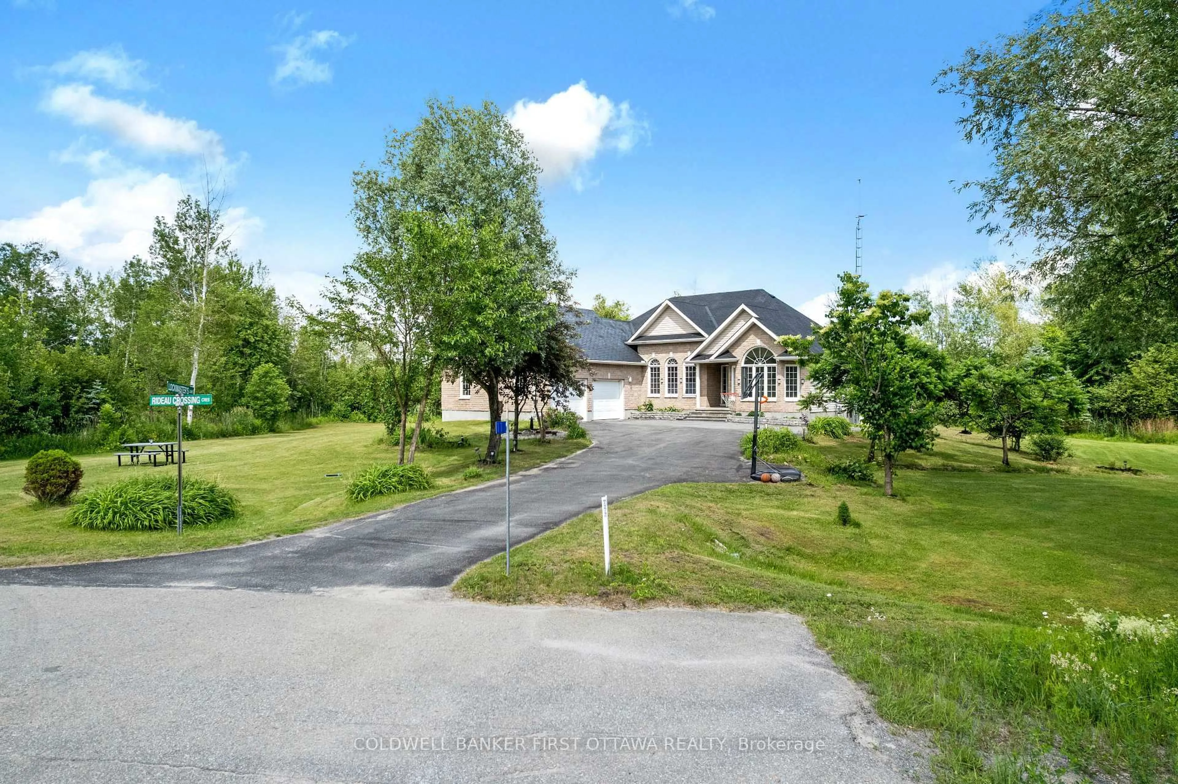 A pic from outside/outdoor area/front of a property/back of a property/a pic from drone, unknown for 11 Rideau Crossing Cres, North Grenville Ontario K0G 1K0