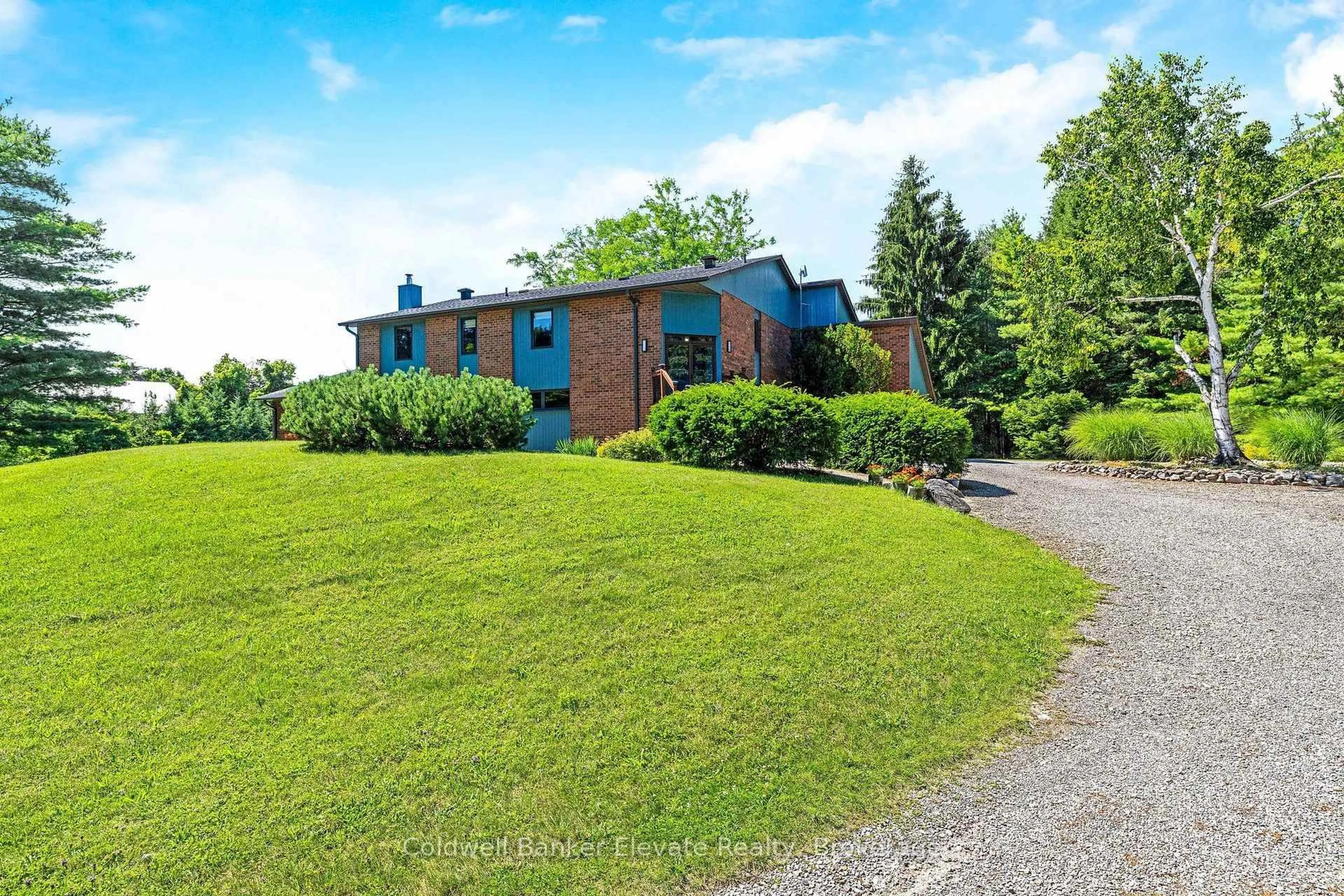 A pic from outside/outdoor area/front of a property/back of a property/a pic from drone, unknown for 5126 Ninth Line, Erin Ontario N0B 1T0