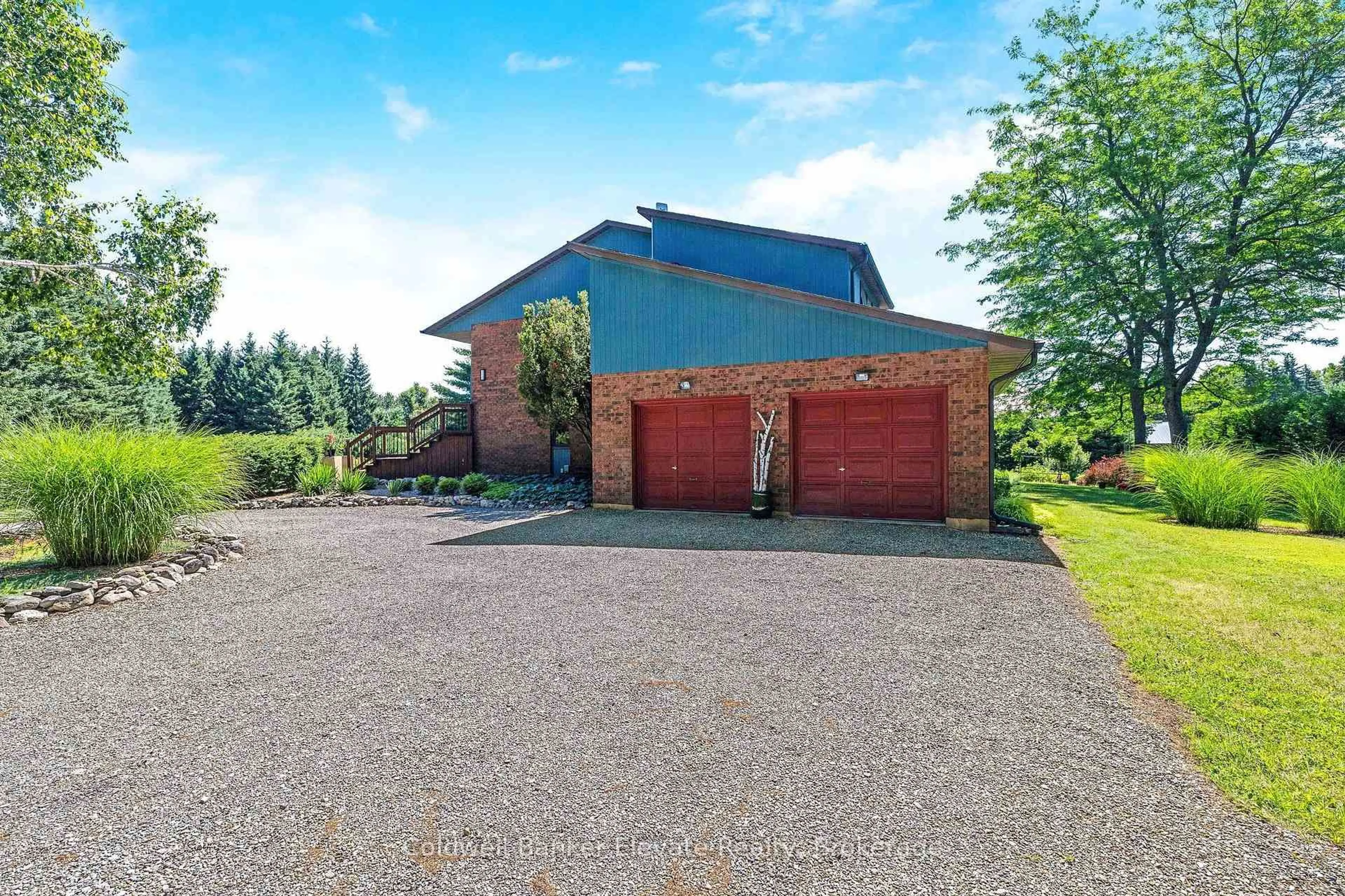 A pic from outside/outdoor area/front of a property/back of a property/a pic from drone, unknown for 5126 Ninth Line, Erin Ontario N0B 1T0