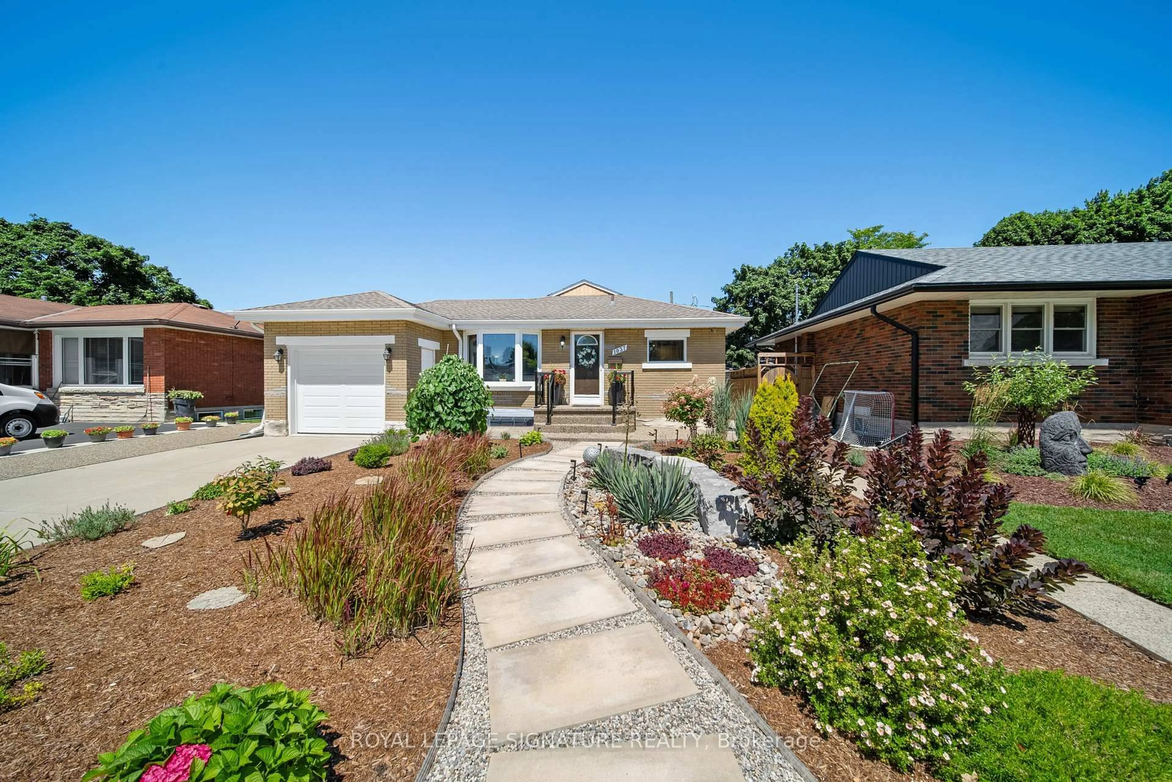 Home with brick exterior material, street for 1037 Clare Ave, Cambridge Ontario N3H 2E2