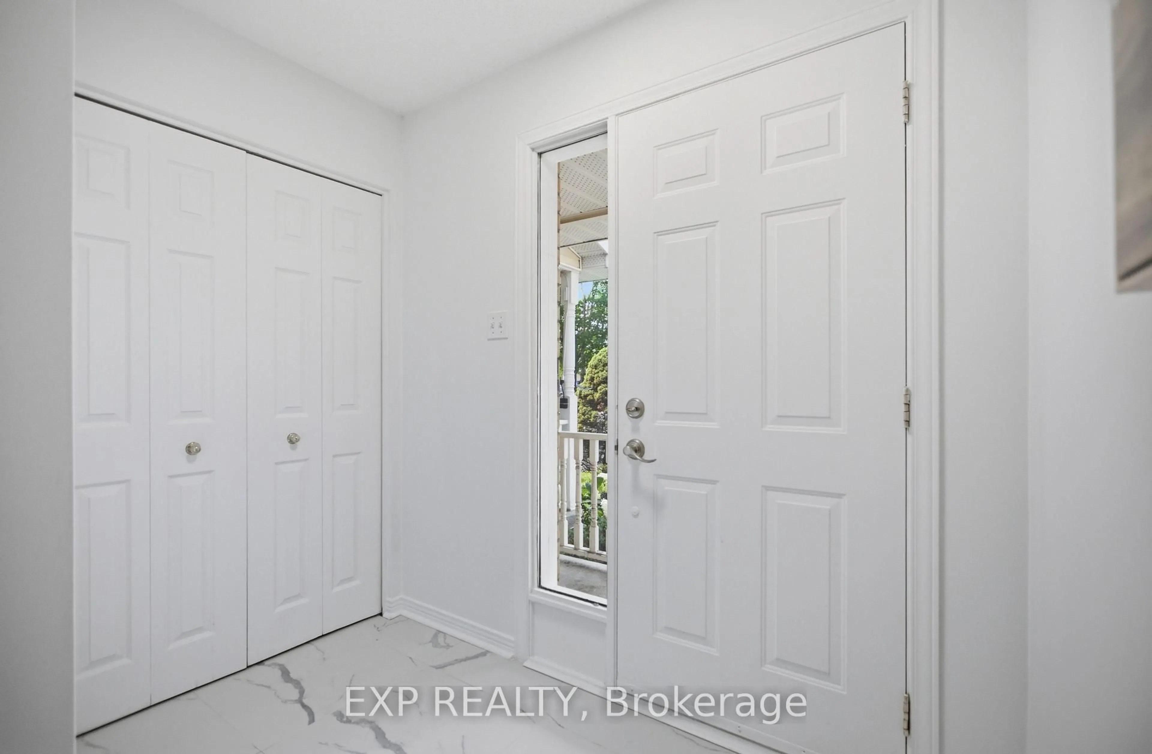 Indoor entryway for 17 KATHLEEN Cres, Stittsville Ontario K2S 1L5