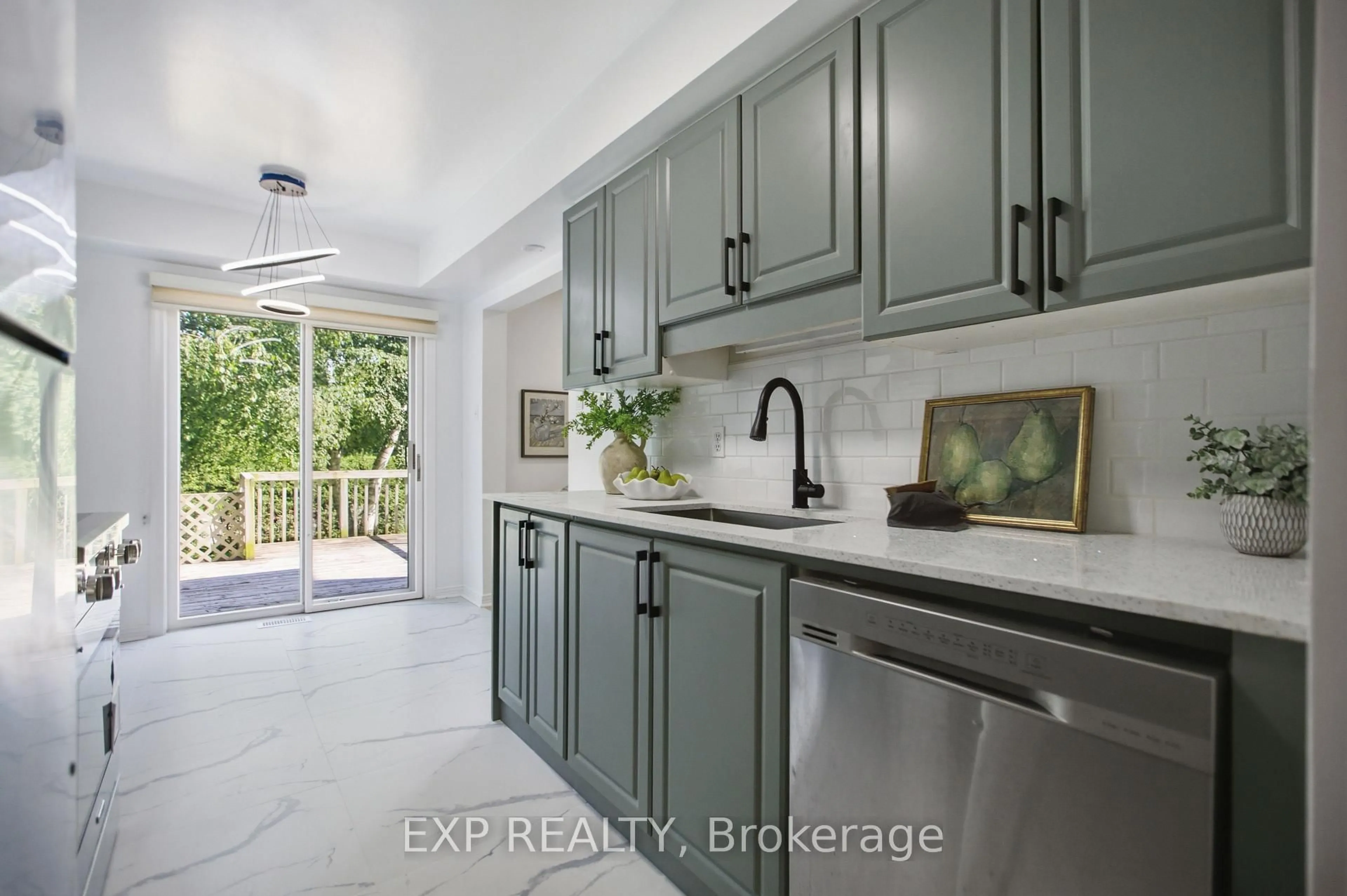 Open concept kitchen, ceramic/tile floor for 17 KATHLEEN Cres, Stittsville Ontario K2S 1L5