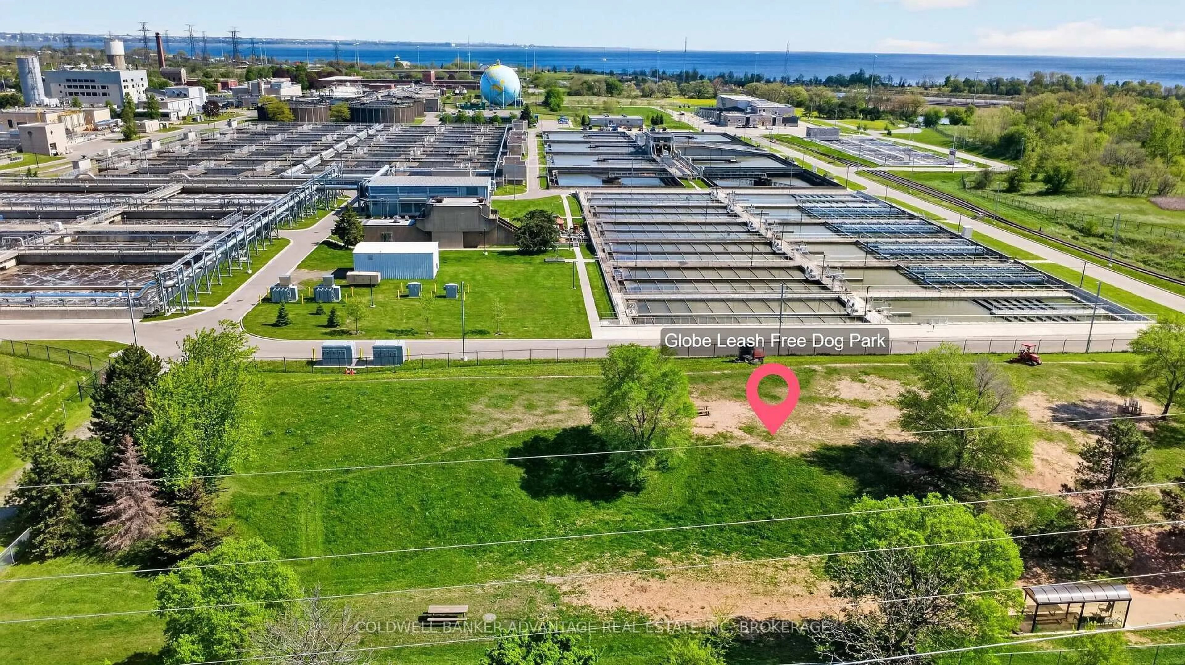A pic from outside/outdoor area/front of a property/back of a property/a pic from drone, unknown for 614 Waterloo St, Hamilton Ontario L8H 6V5