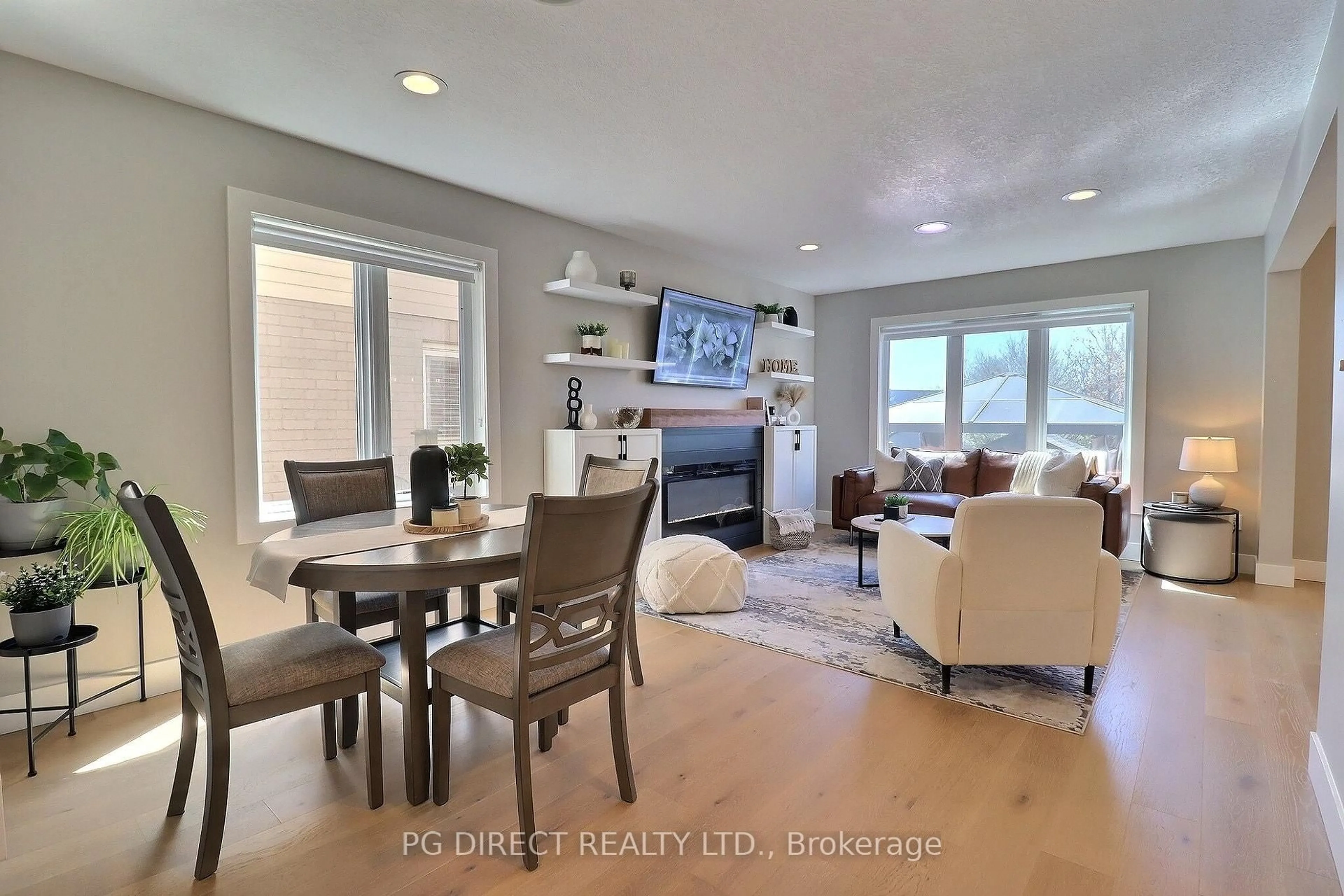 Living room with furniture, unknown for 2895 Petty Rd, London South Ontario N6L 0A7