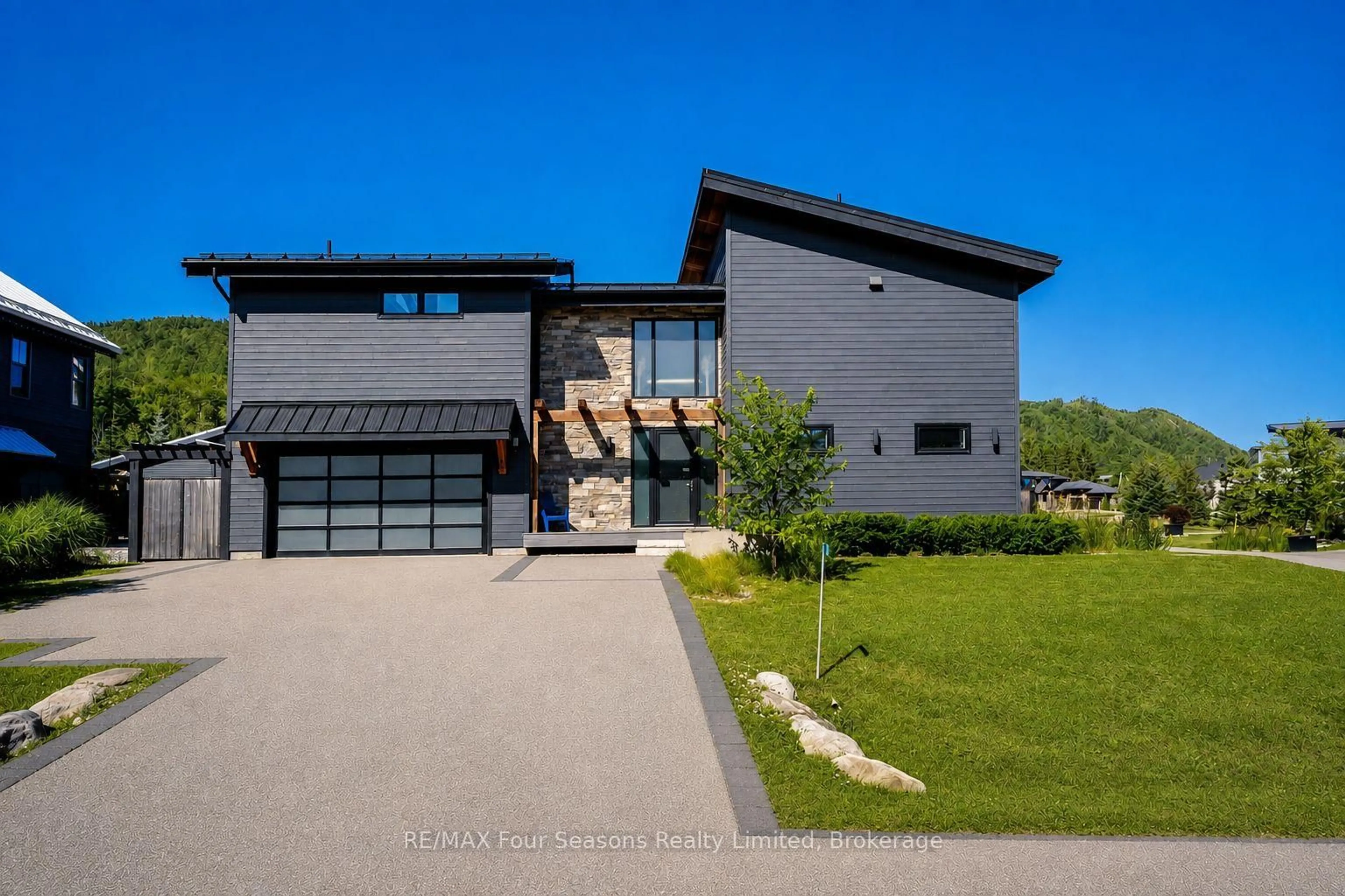 Home with brick exterior material, street for 116 Arnot Cres, Blue Mountains Ontario L9Y 0Z8