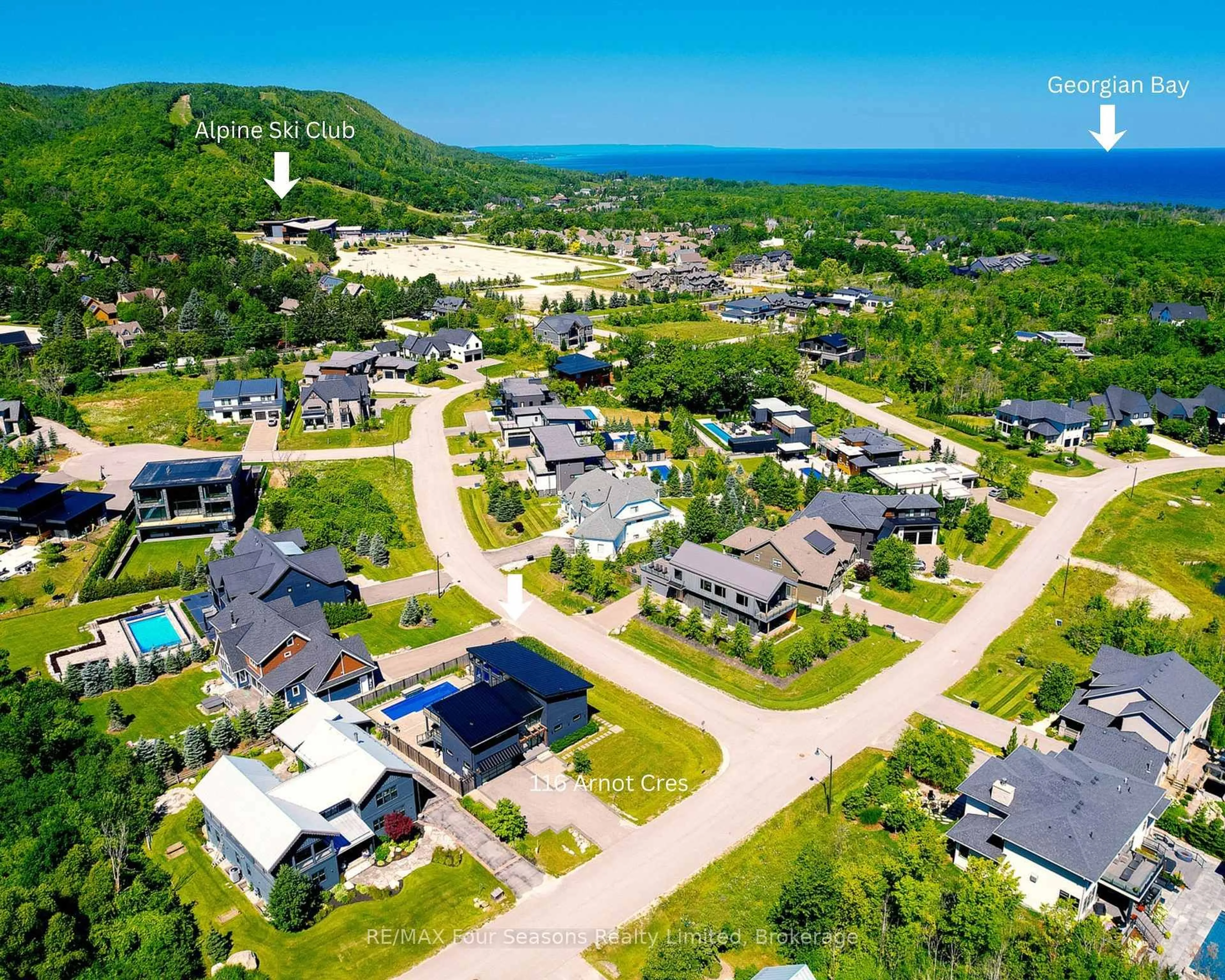 A pic from outside/outdoor area/front of a property/back of a property/a pic from drone, unknown for 116 Arnot Cres, Blue Mountains Ontario L9Y 0Z8
