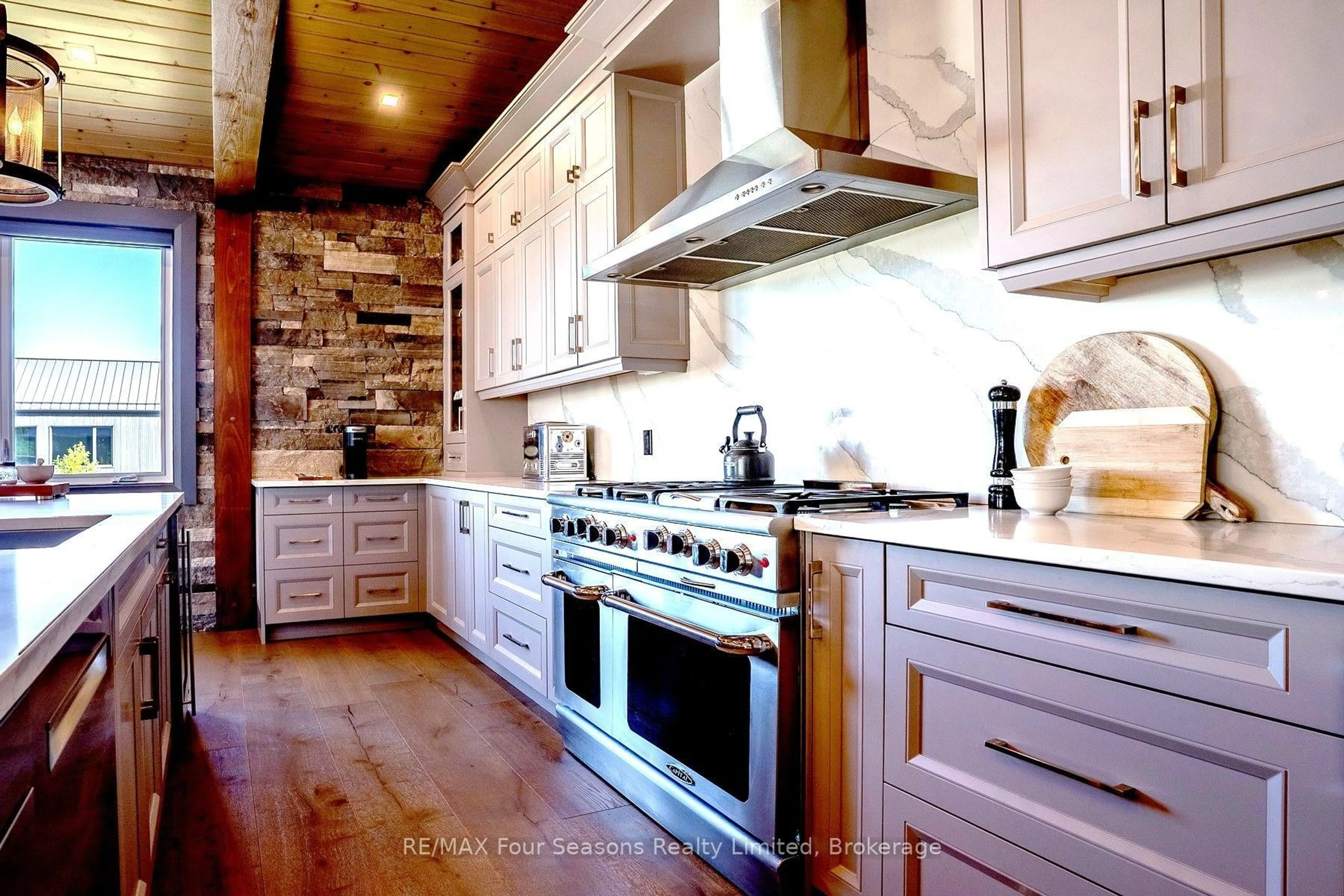 Unknown for 116 Arnot Cres, Blue Mountains Ontario L9Y 0Z8