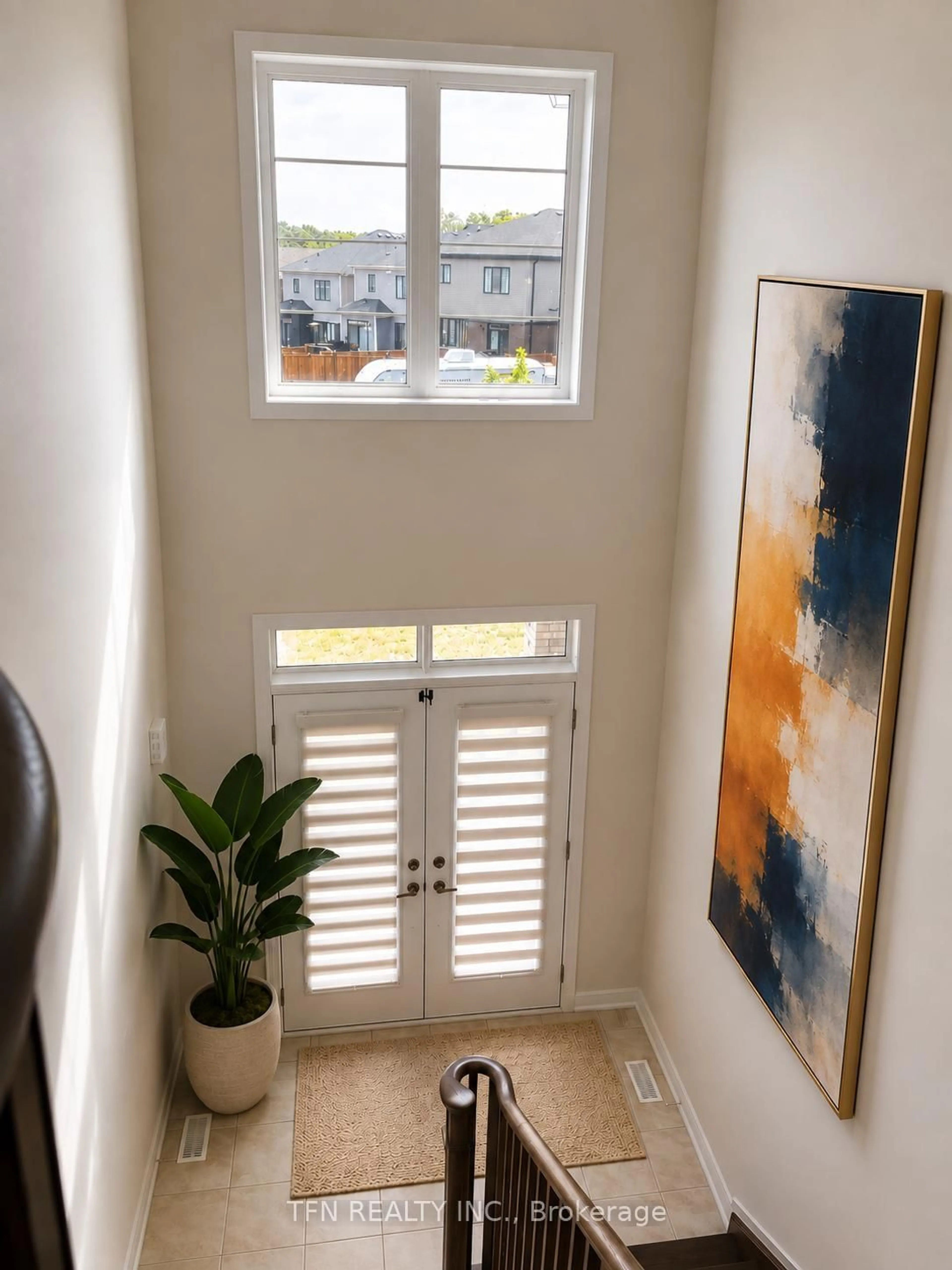 Indoor entryway for 71 Sundin Dr, Haldimand Ontario N3W 0H3