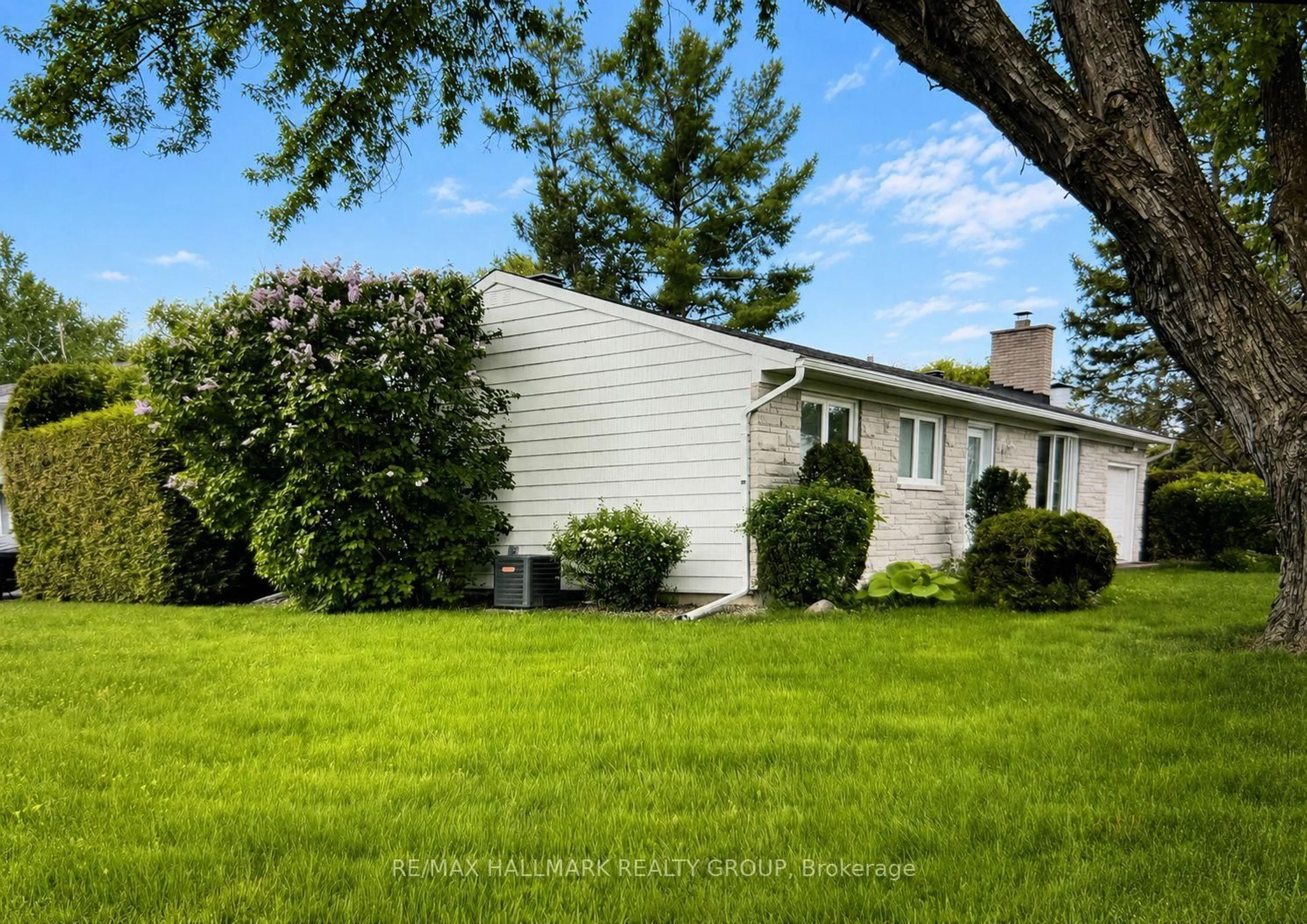 Home with vinyl exterior material, unknown for 20 Cramer Dr, Nepean Ontario K2H 5X5