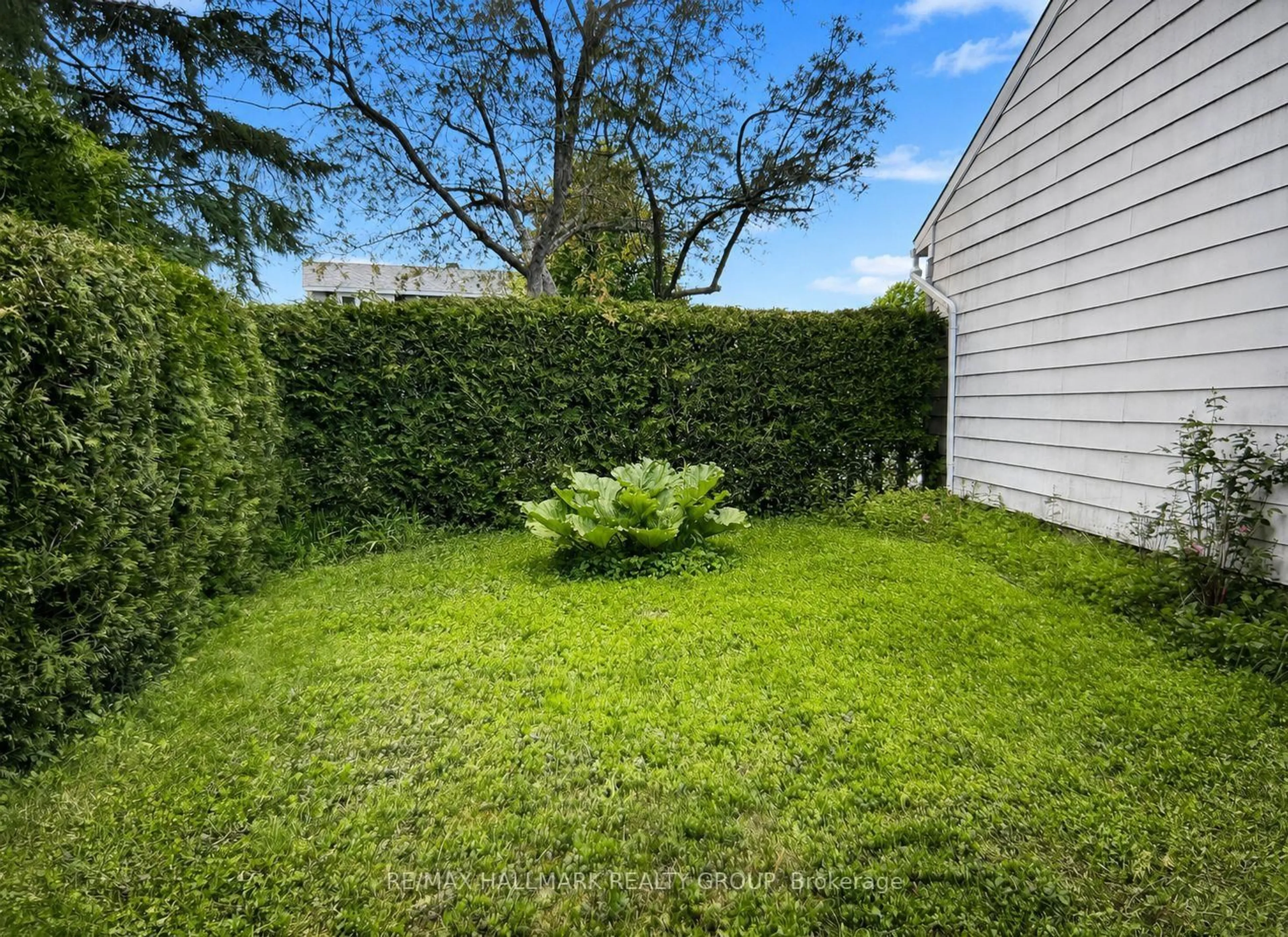 Patio, unknown for 20 Cramer Dr, Nepean Ontario K2H 5X5