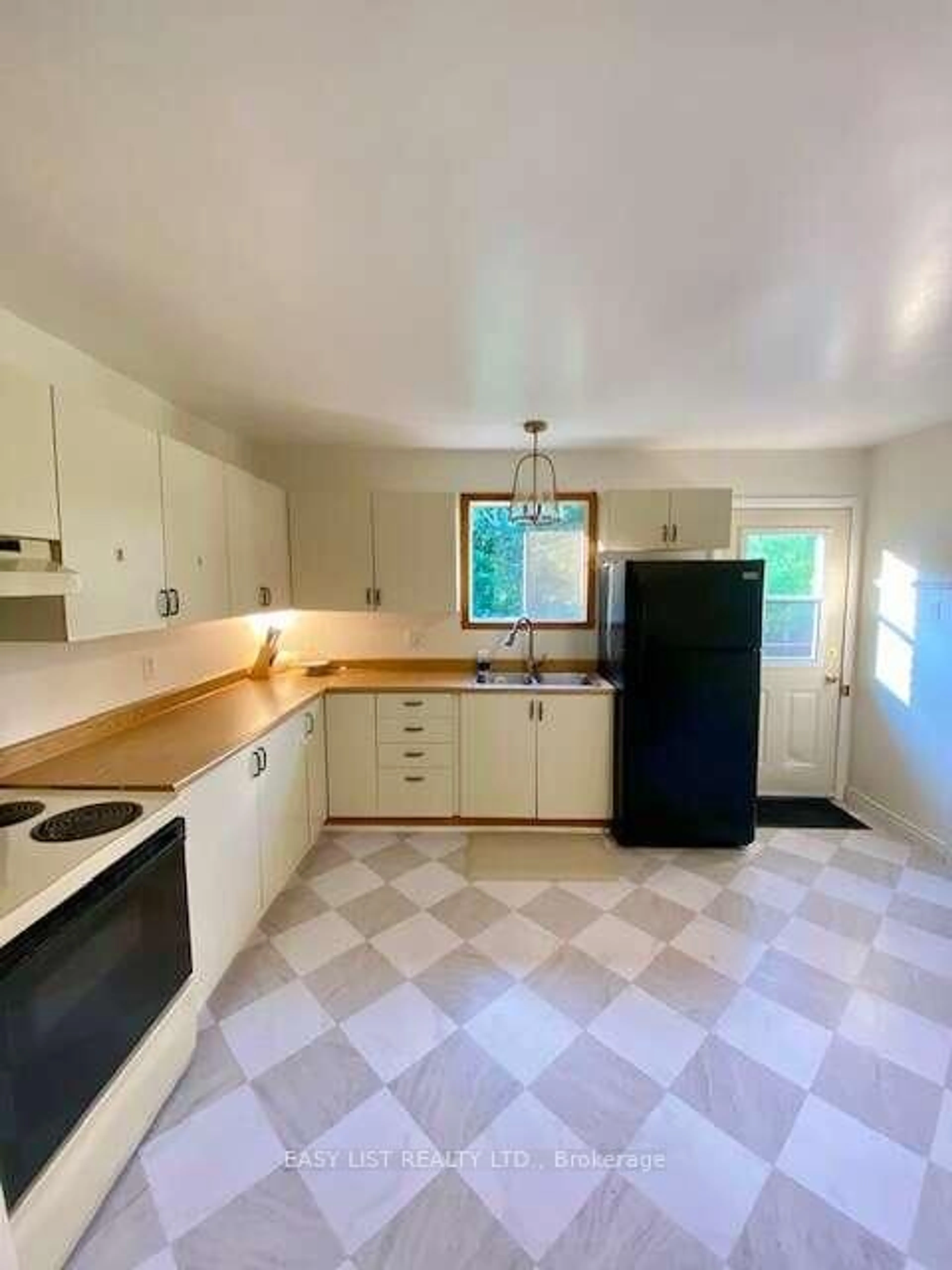 Standard kitchen, unknown for 276 Clonakilty Line, Selwyn Ontario K0L 1T0