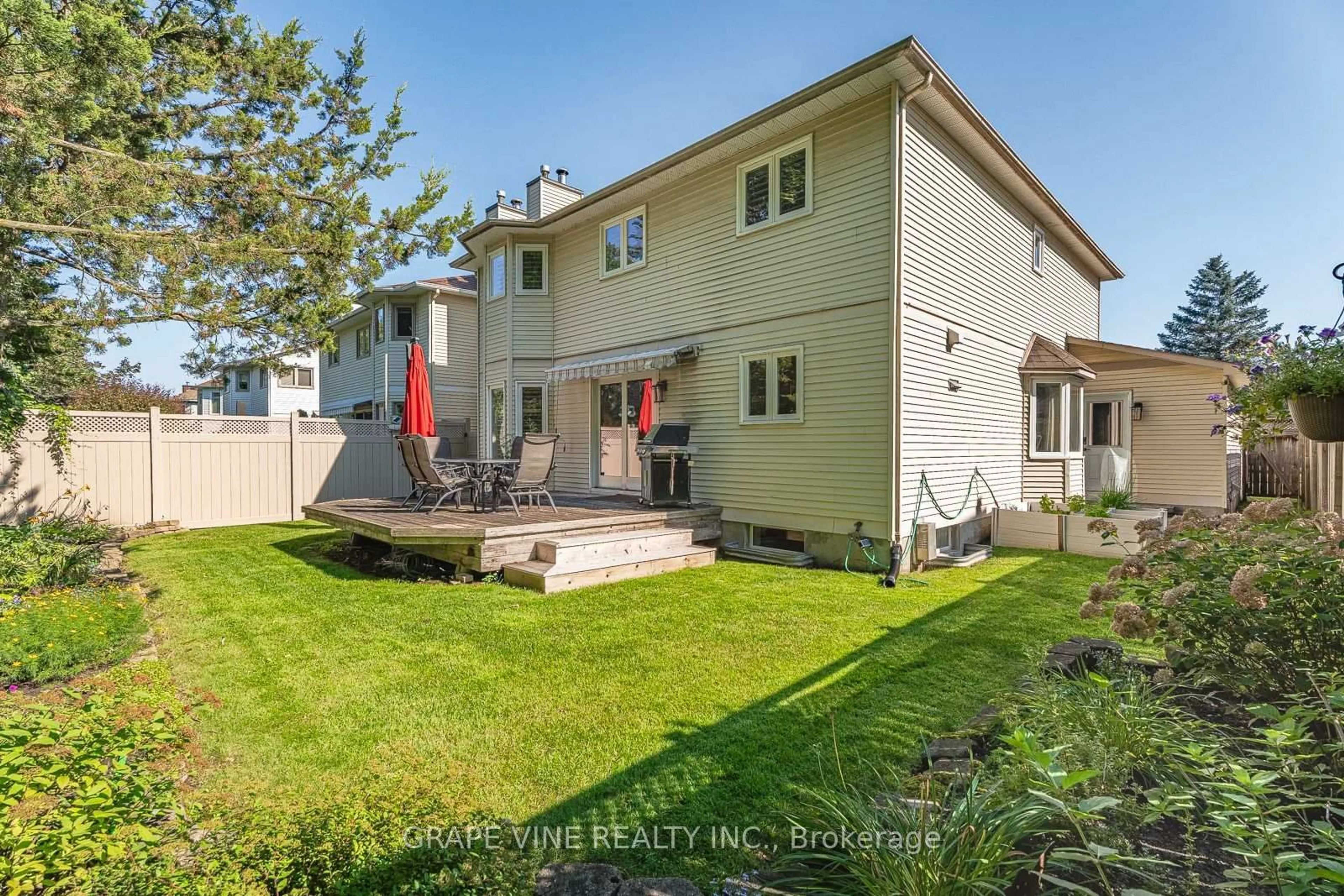 Home with vinyl exterior material, street for 36 Baslaw Dr, Ottawa Ontario K1G 5J9