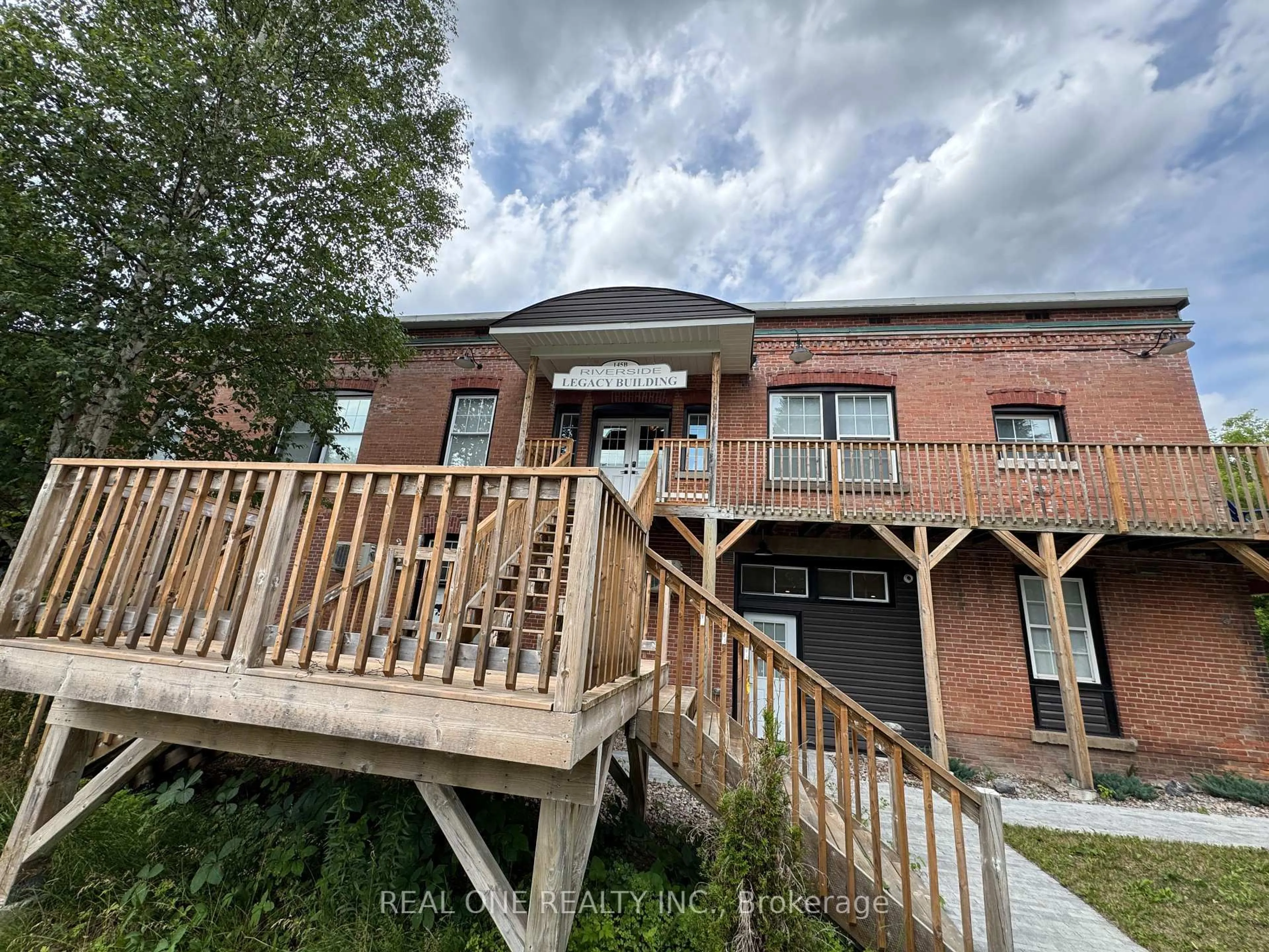 A pic from outside/outdoor area/front of a property/back of a property/a pic from drone, building for 145 Syples St, Burk's Falls Ontario P0A 1C0