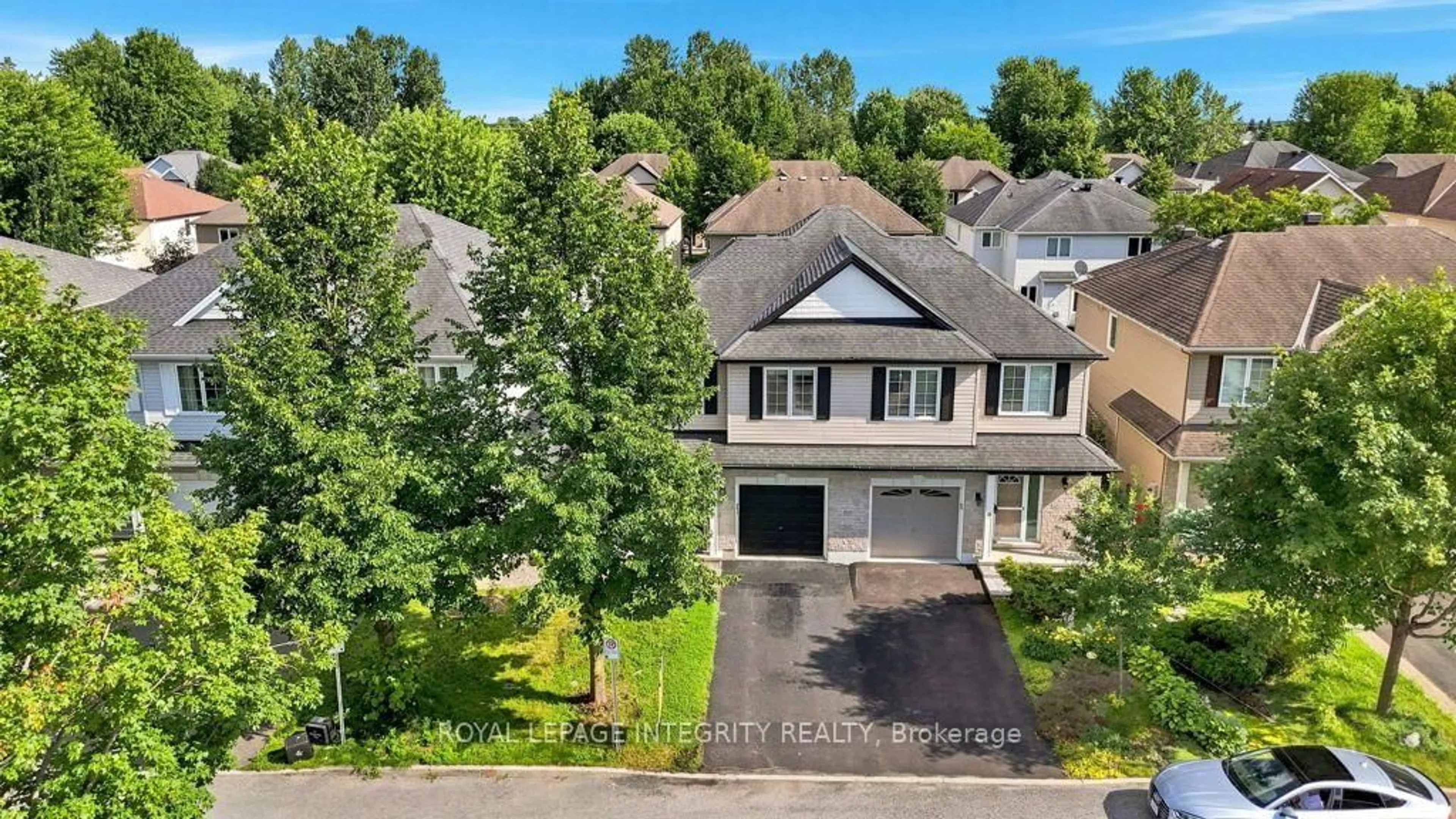 A pic from outside/outdoor area/front of a property/back of a property/a pic from drone, street for 209 Tewsley Dr, Ottawa Ontario K1V 0Y7