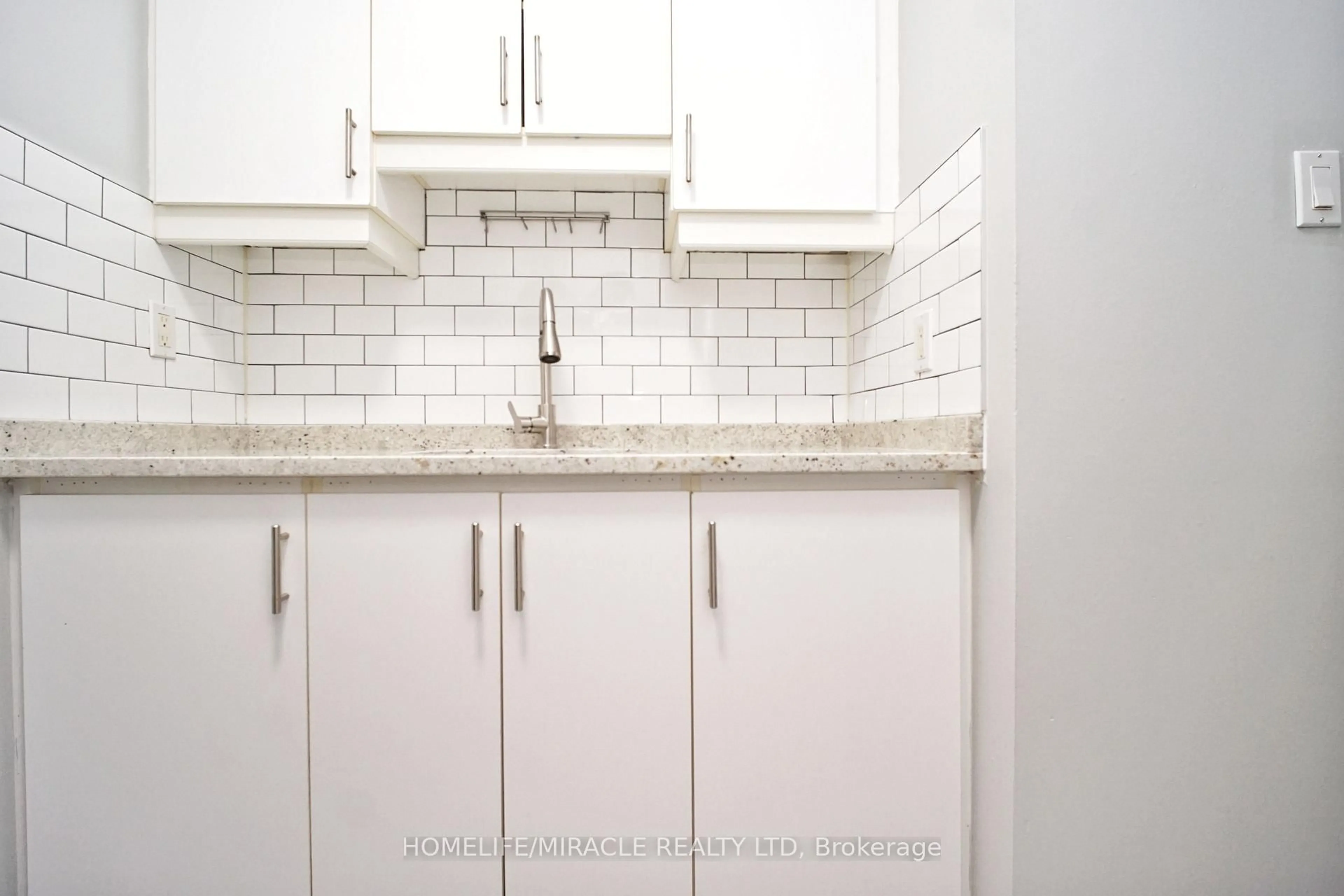Standard kitchen, ceramic/tile floor for 119 Cedar St #14, Kitchener Ontario N2G 3L6