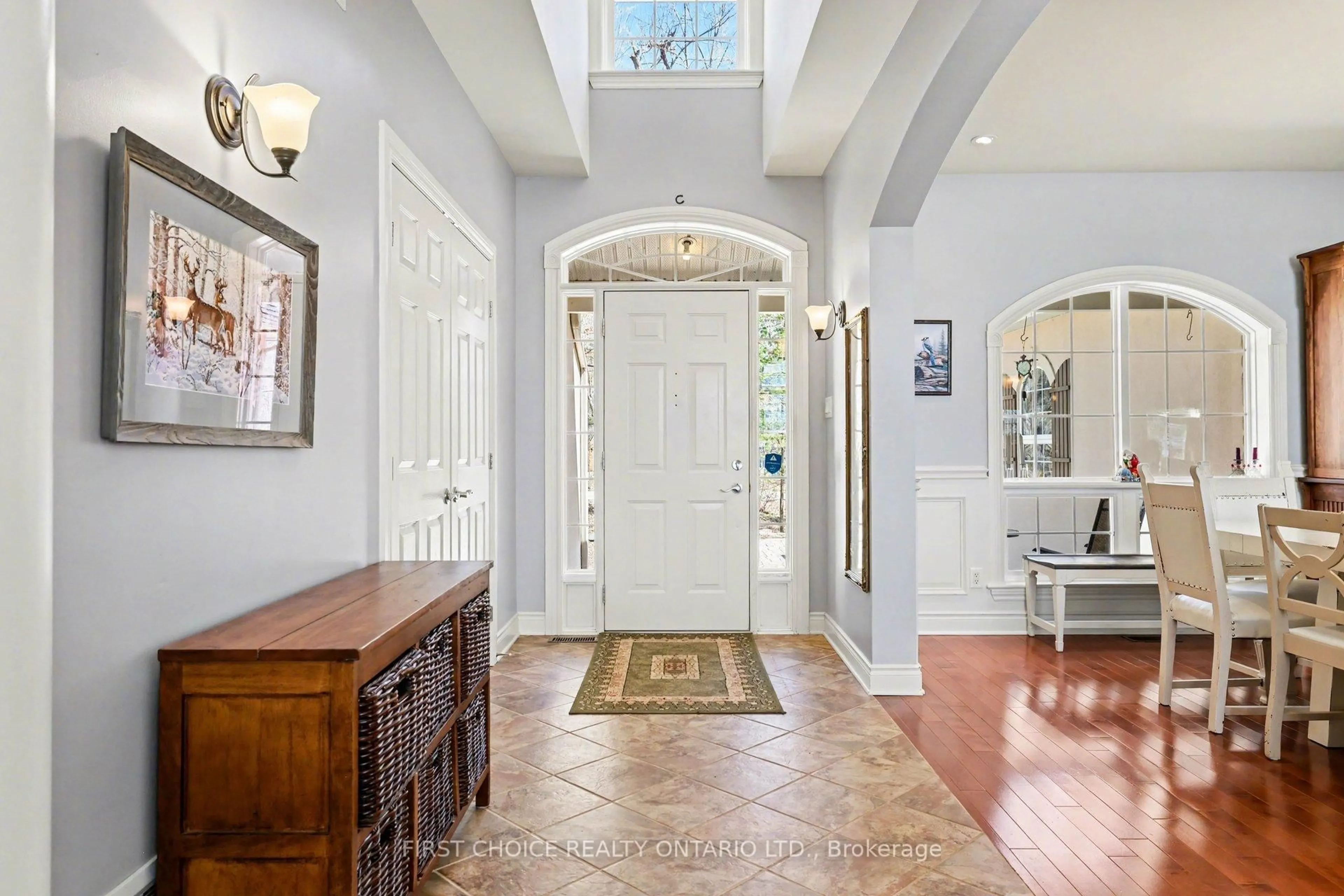 Indoor entryway for 4136 Armitage Ave, Ottawa Ontario K0A 1T0