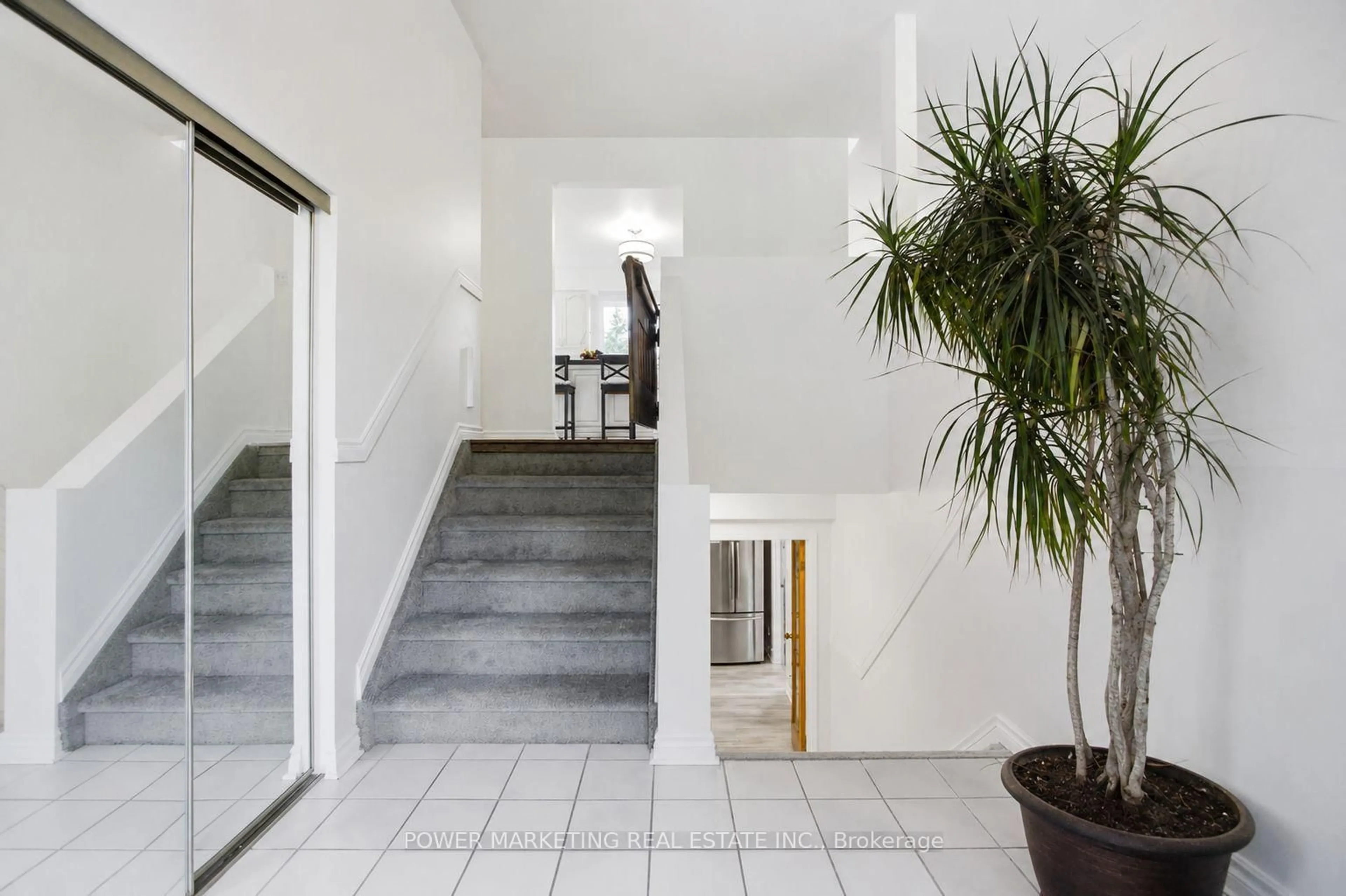 Indoor foyer for 528 KINGS CREEK Rd, Ashton Ontario K0A 1B0