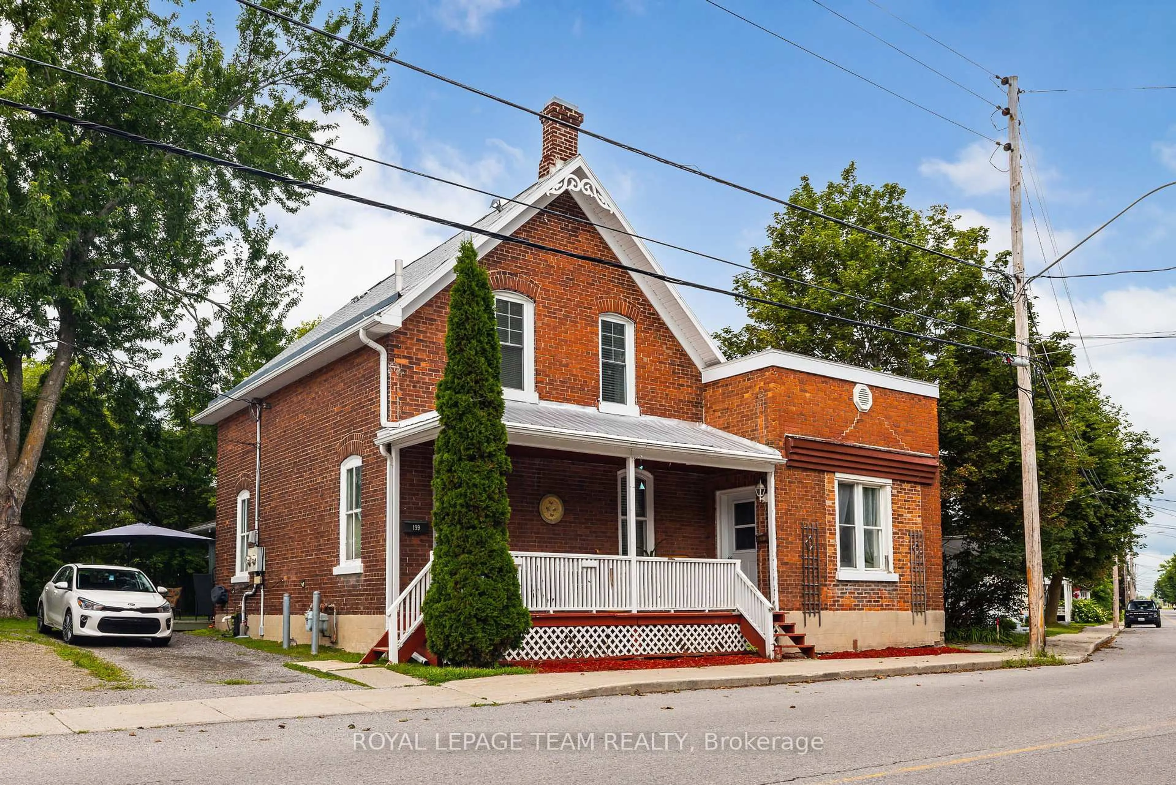 Home with brick exterior material, building for 199-201 William St, Carleton Place Ontario K7C 1X2
