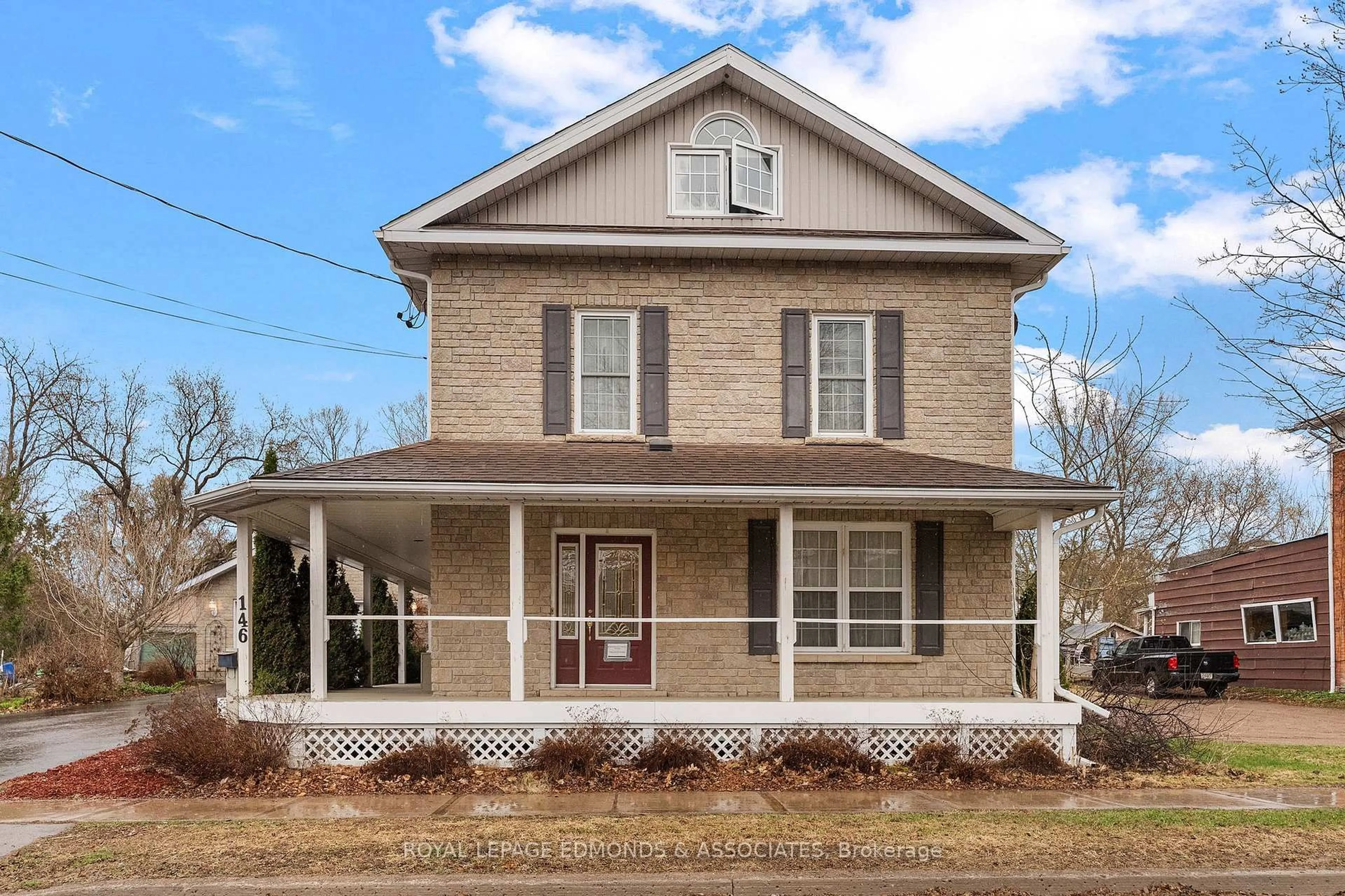 Home with brick exterior material, building for 146 Mary St, Pembroke Ontario K8A 5V6