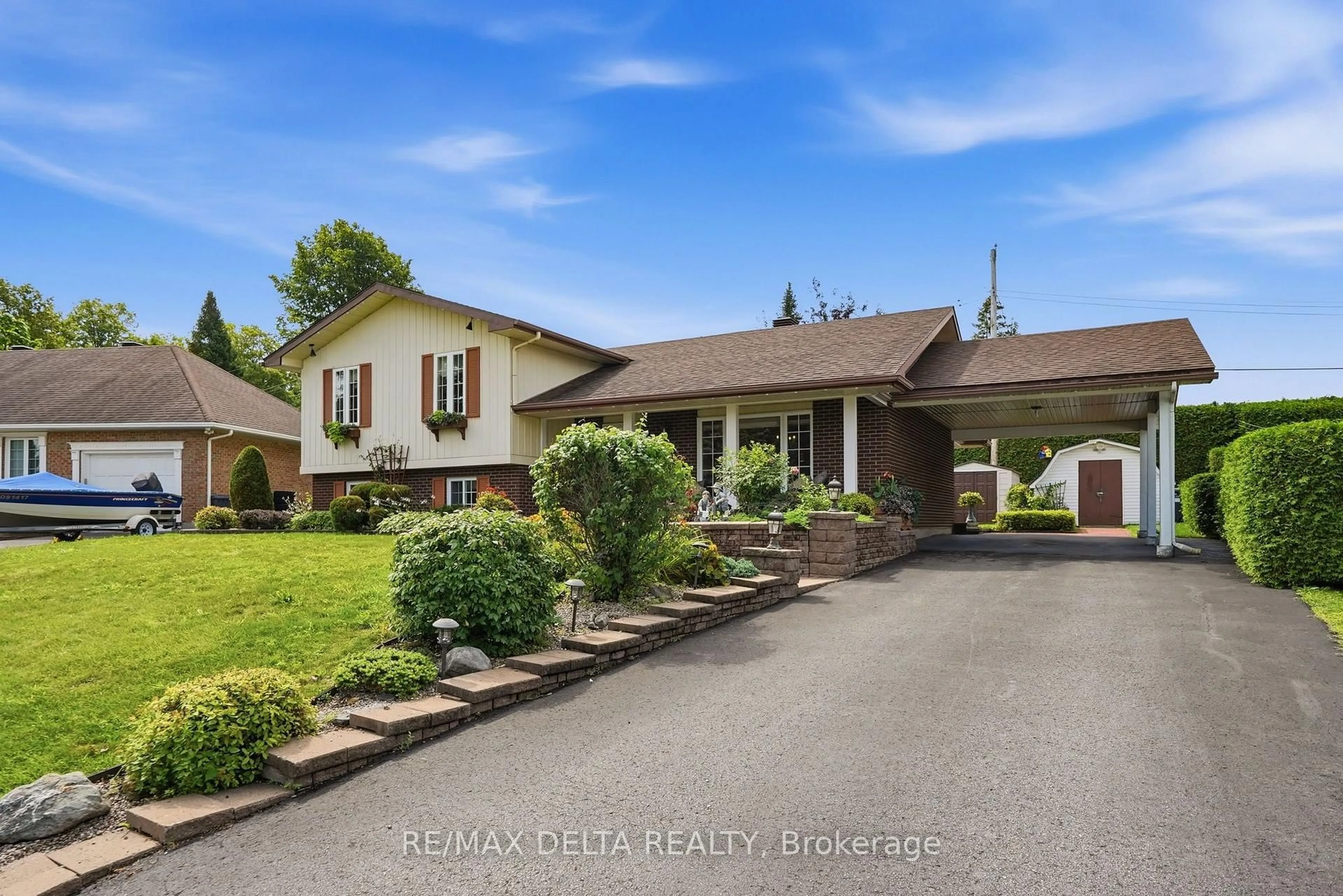 Unknown for 965 Jerome St, Hawkesbury Ontario K6A 3B1