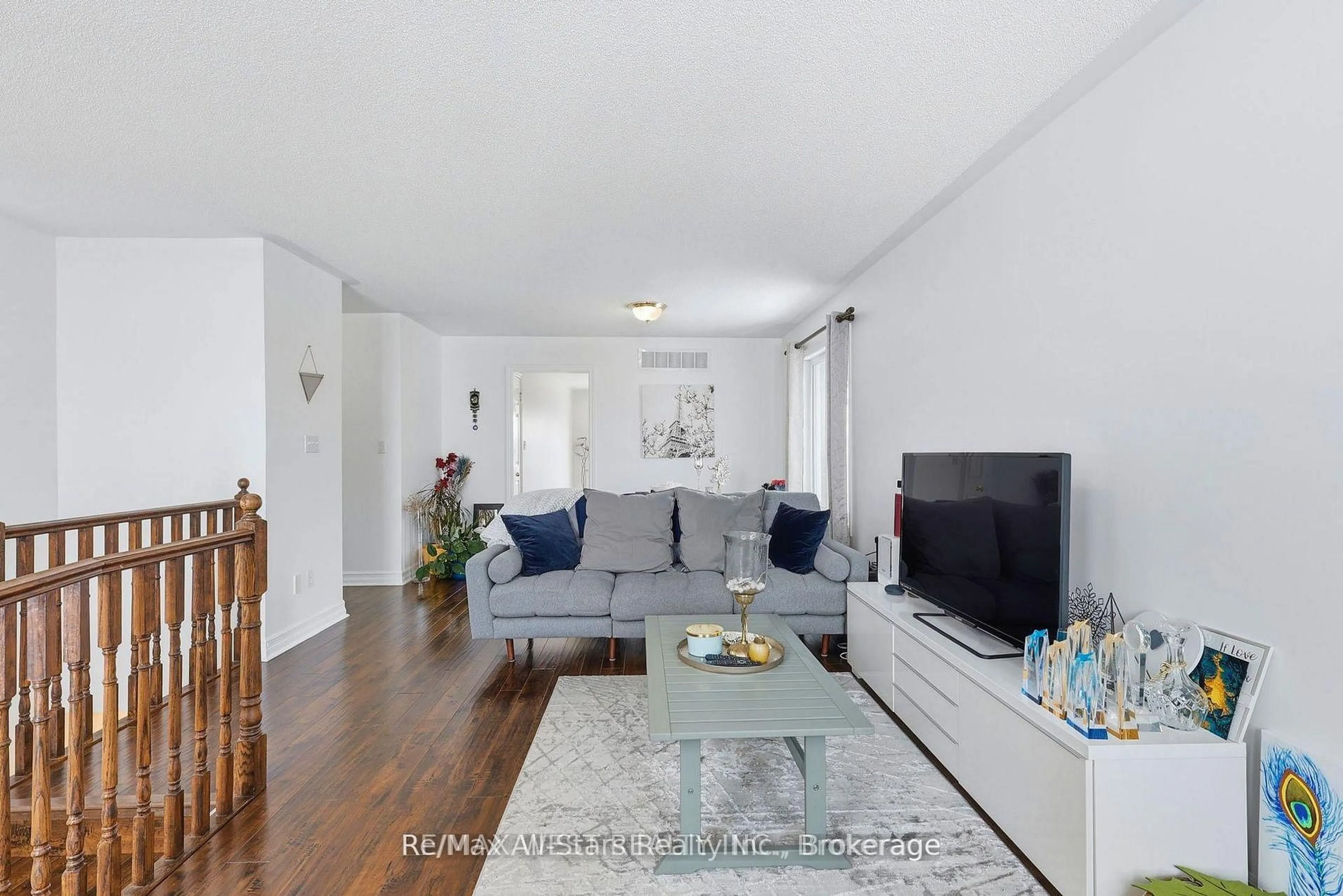 Living room with furniture, unknown for 20 Eakins Cres, Kawartha Lakes Ontario K9V 6J9