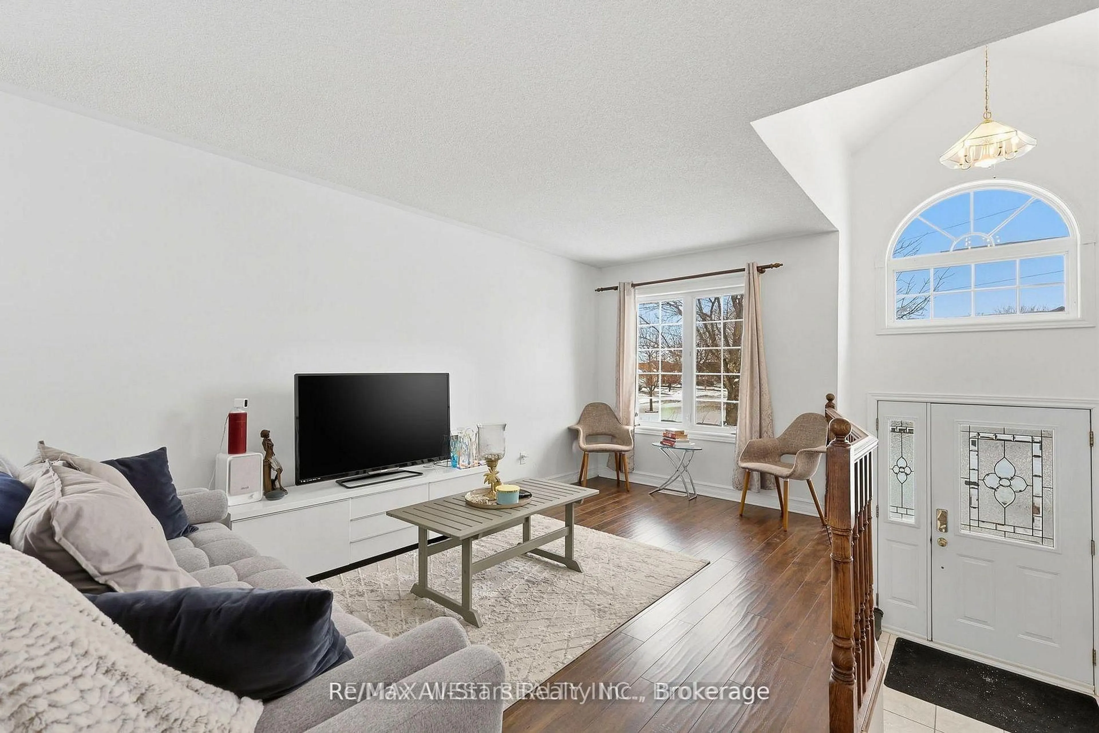 Living room with furniture, unknown for 20 Eakins Cres, Kawartha Lakes Ontario K9V 6J9