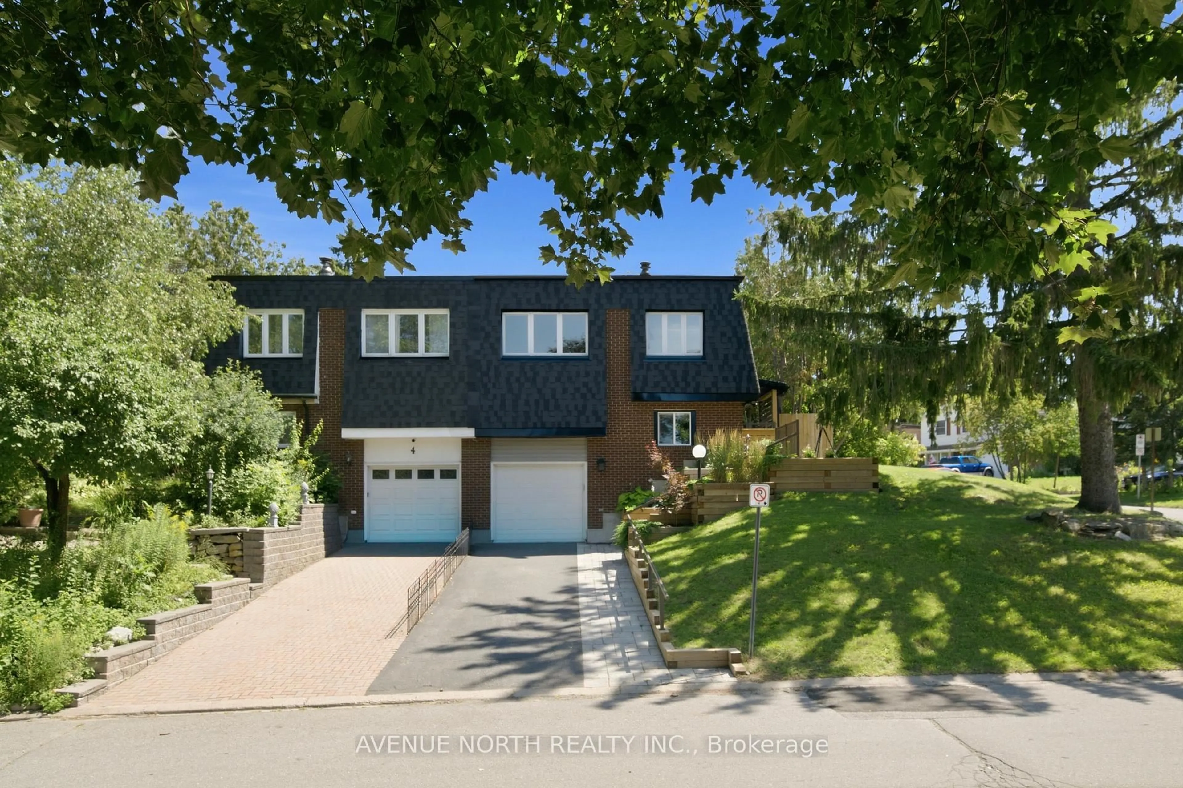 A pic from outside/outdoor area/front of a property/back of a property/a pic from drone, street for 2 OBERON St, Ottawa Ontario K2H 7X7