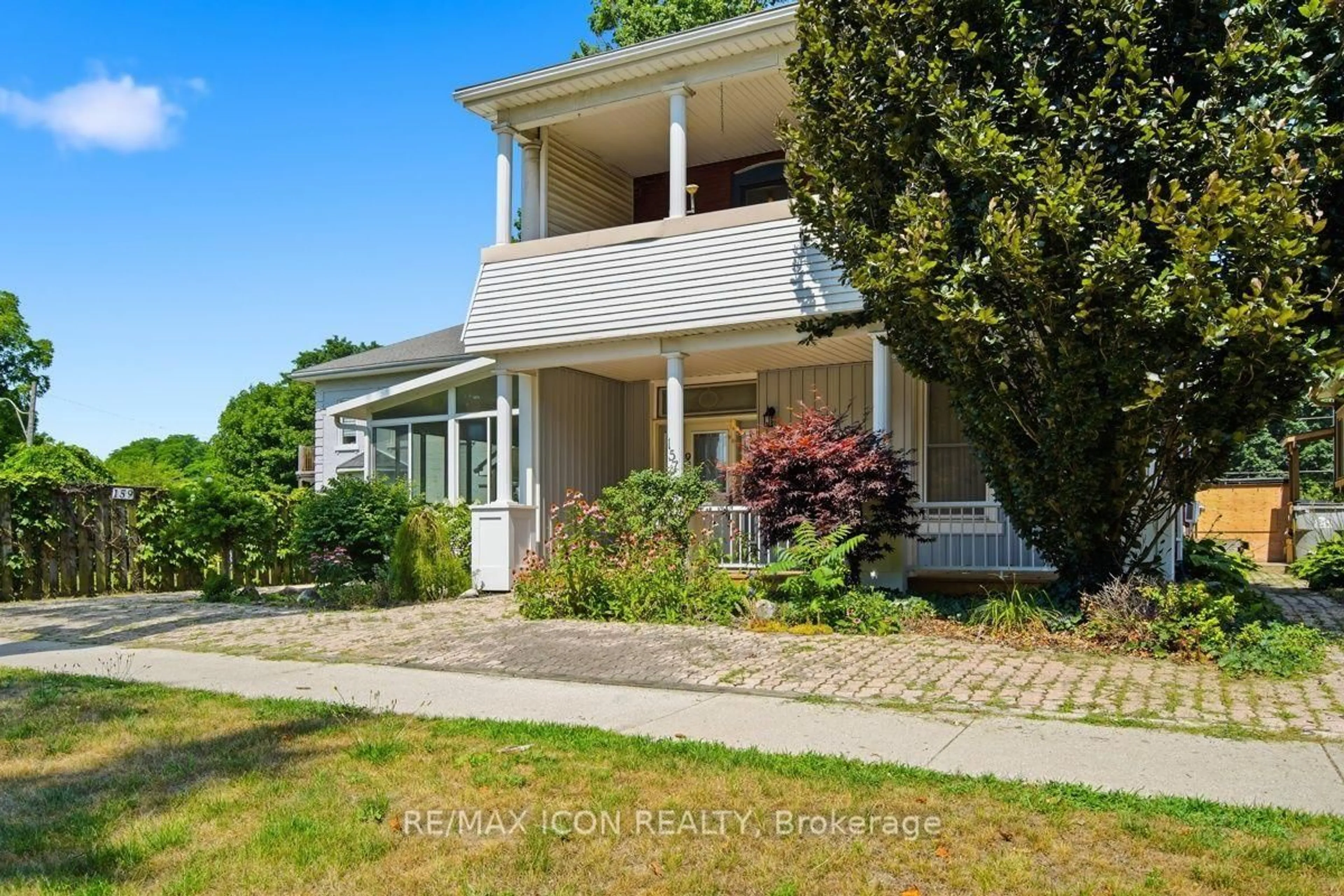 A pic from outside/outdoor area/front of a property/back of a property/a pic from drone, street for 159 Front St, Strathroy-Caradoc Ontario N7G 1Y1