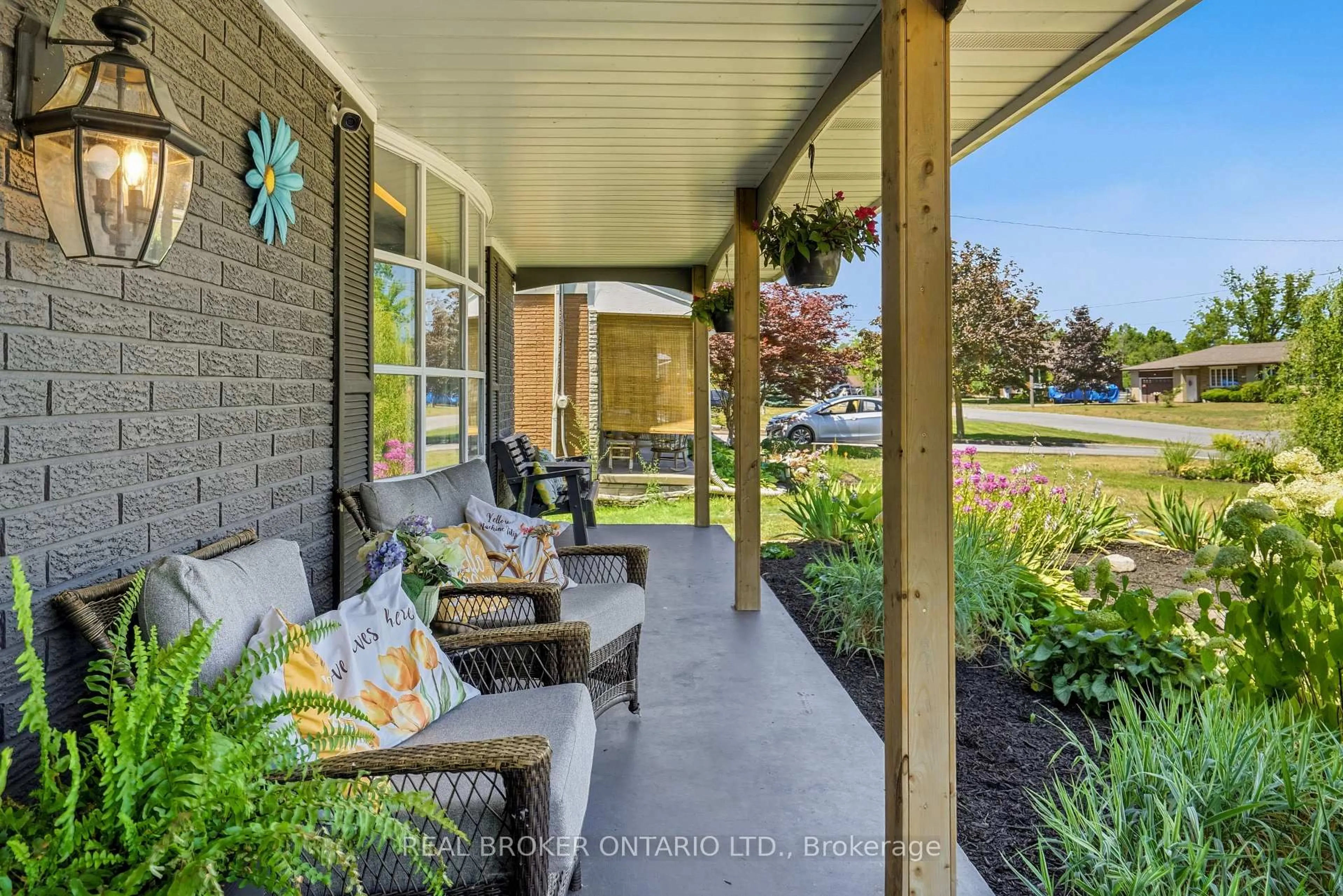 Patio, street for 17 Lindbergh Dr, Fort Erie Ontario L2A 2Z5