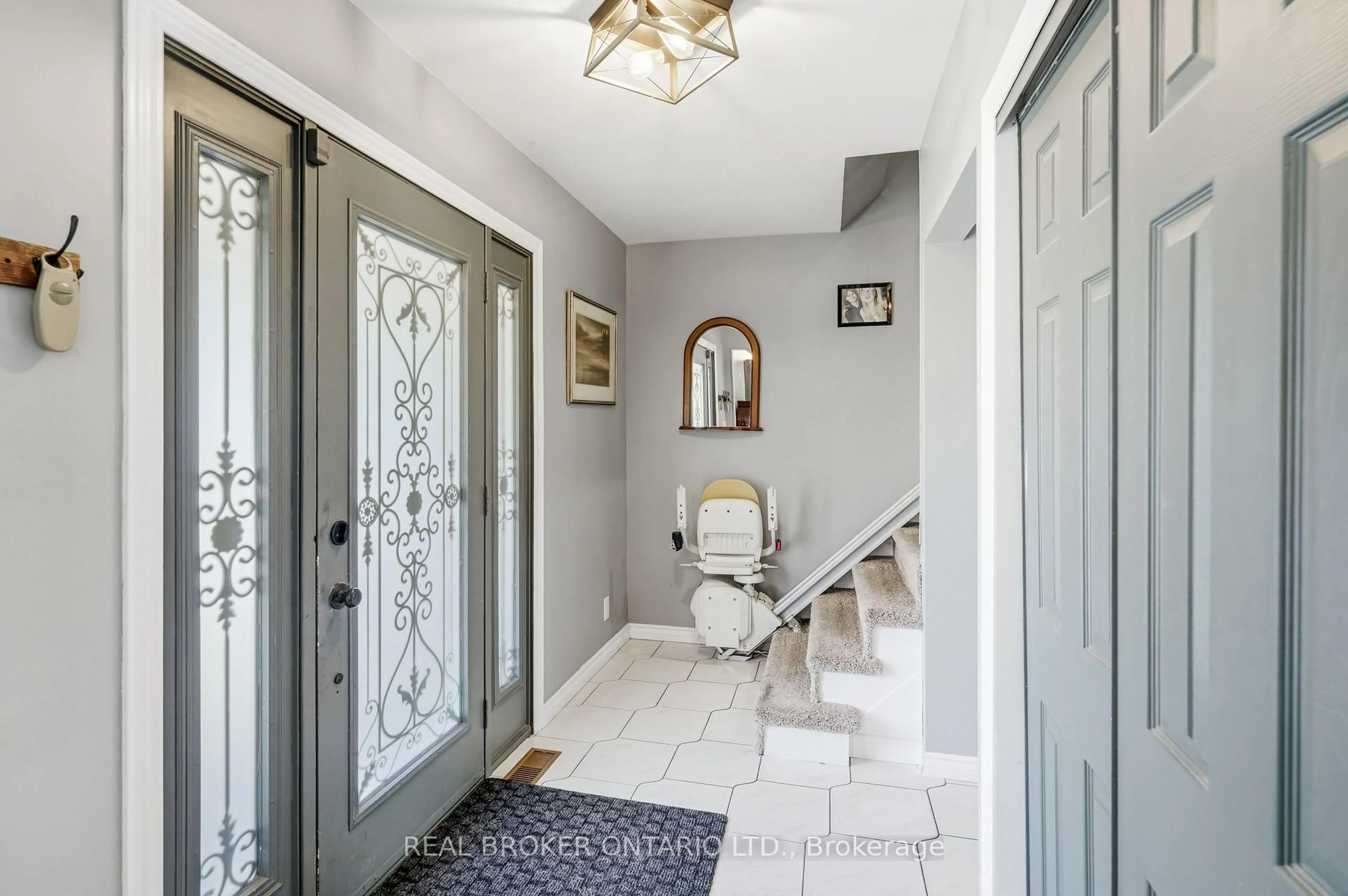 Indoor entryway for 17 Lindbergh Dr, Fort Erie Ontario L2A 2Z5
