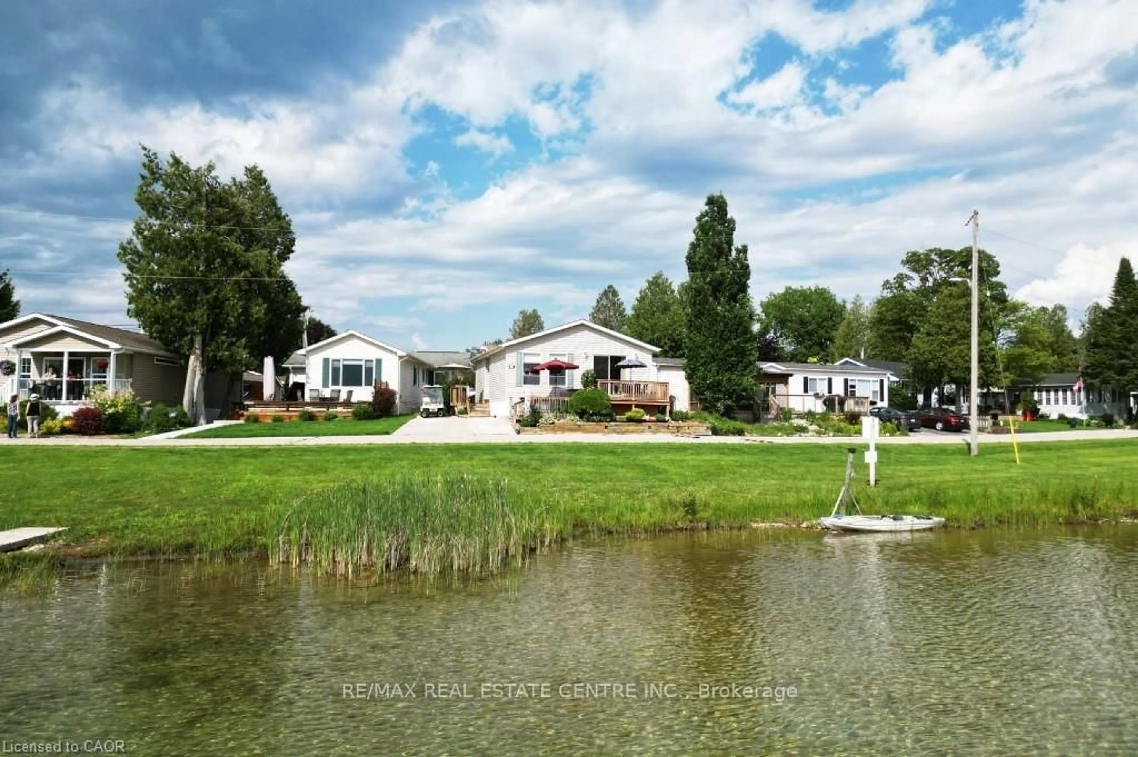 A pic from outside/outdoor area/front of a property/back of a property/a pic from drone, water/lake/river/ocean view for 27 Trillium Beach Pvt Dr, Puslinch Ontario N0B 2J0