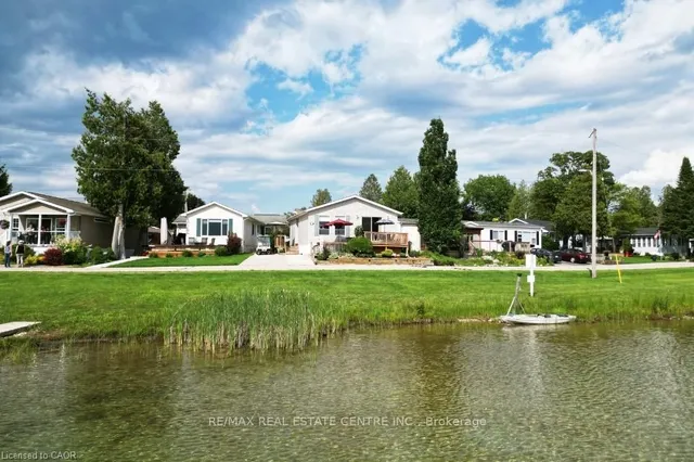 27 Trillium Beach Pvt Dr, Puslinch
