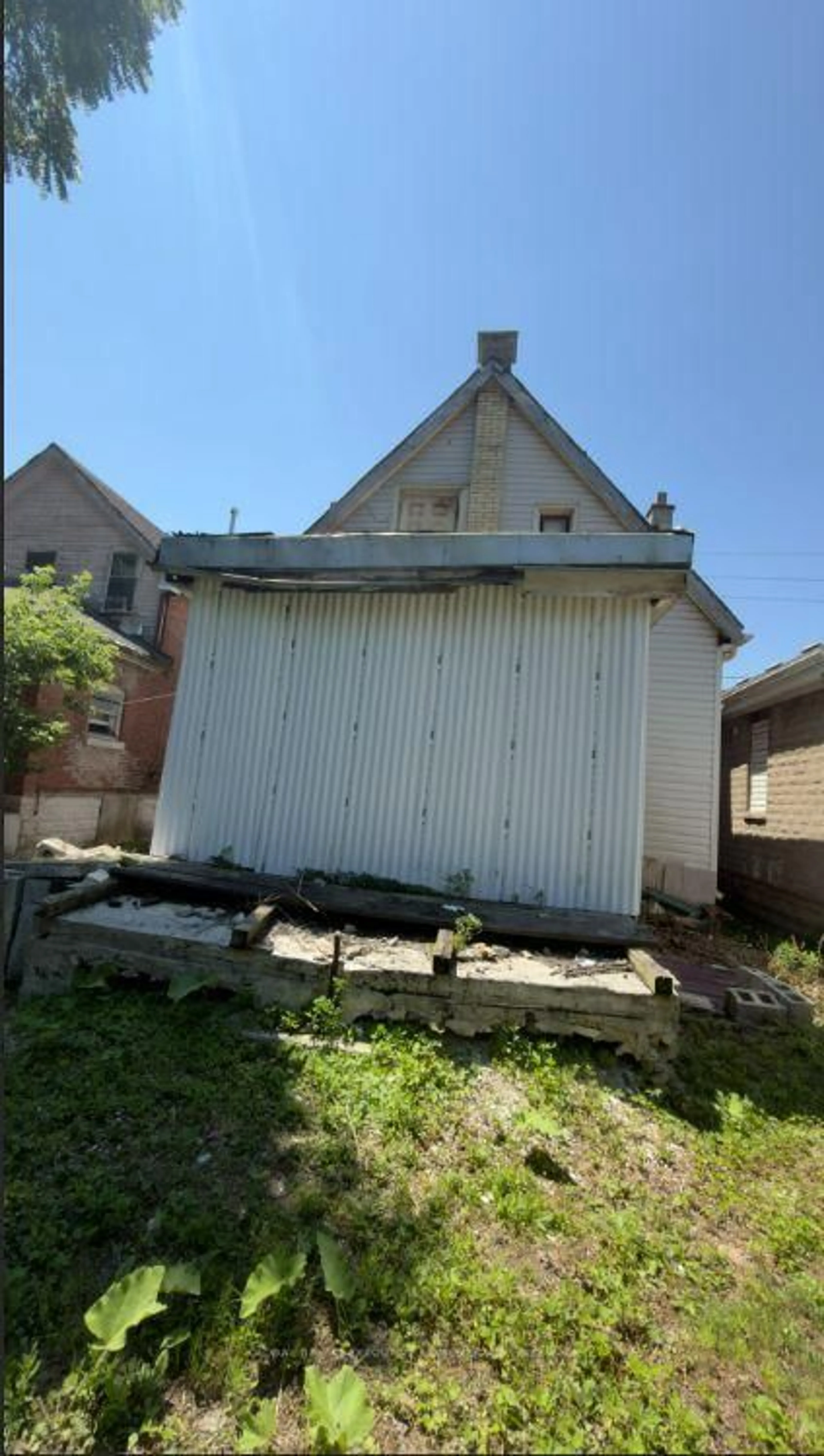 Shed for 188 Wharncliffe Rd, London South Ontario N6J 2L1