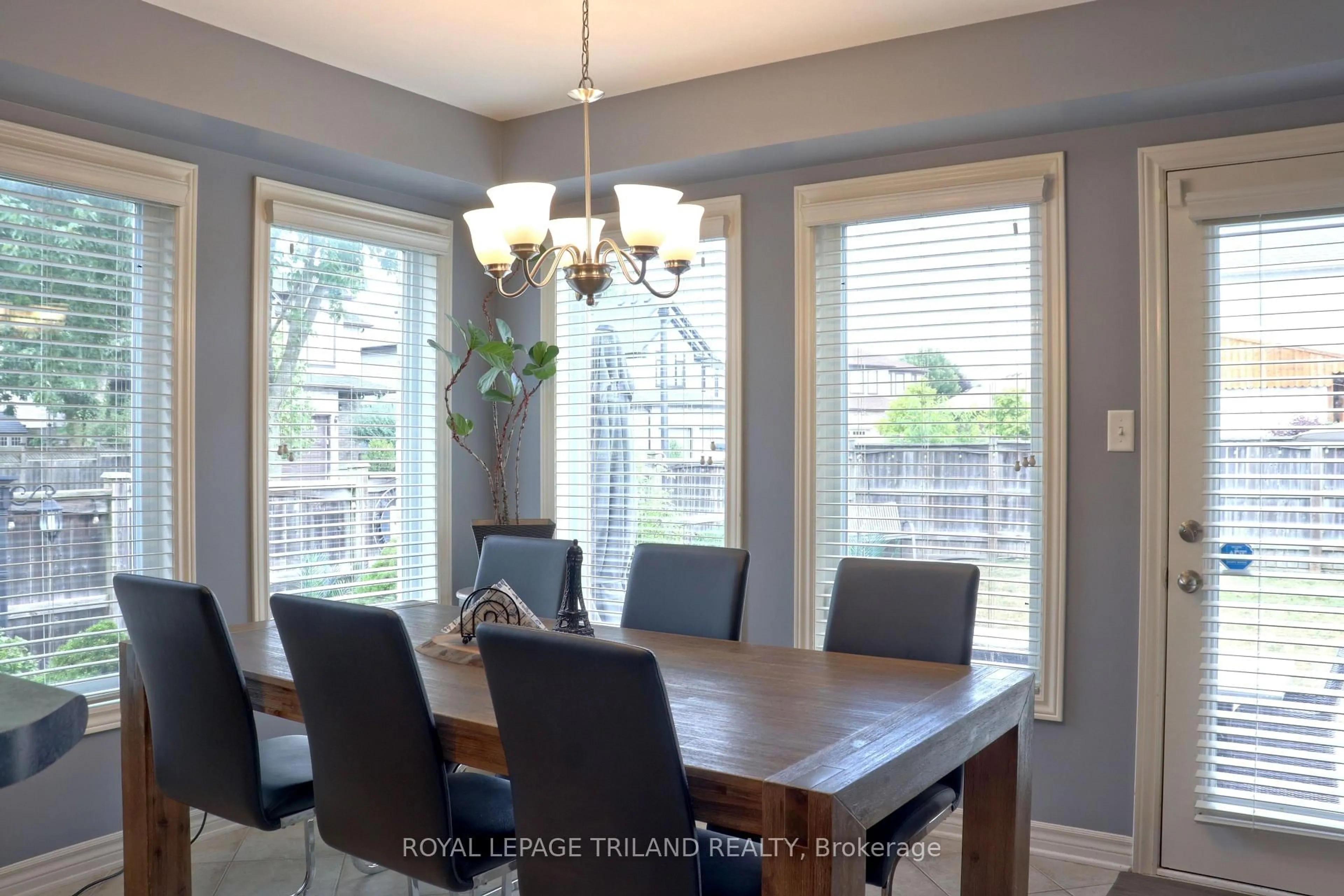 Dining room, wood/laminate floor for 1842 Gough Ave, London North Ontario N5X 4P6