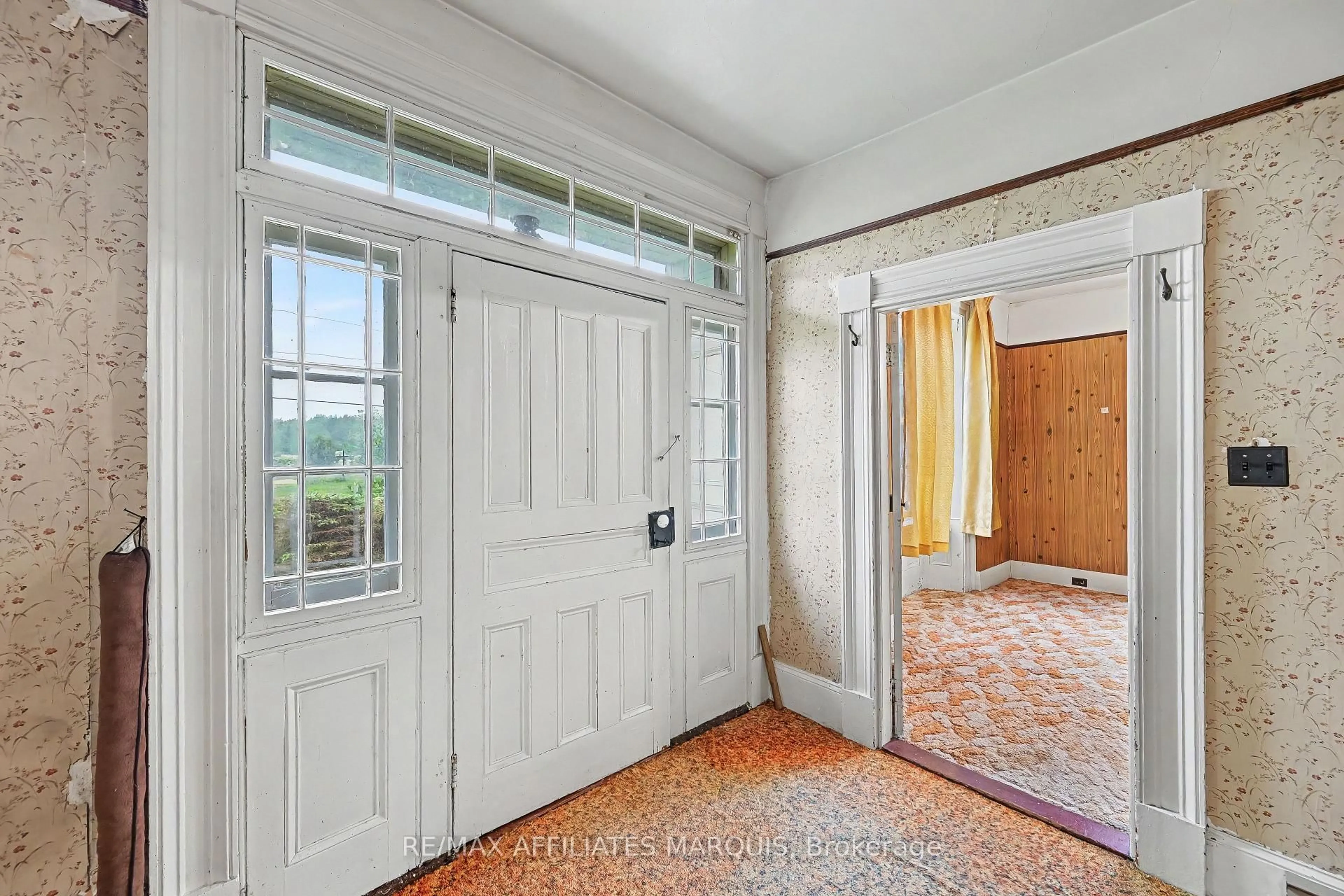 Indoor entryway for 11422 7th Line Rd, Elizabethtown-Kitley Ontario K0G 1R0