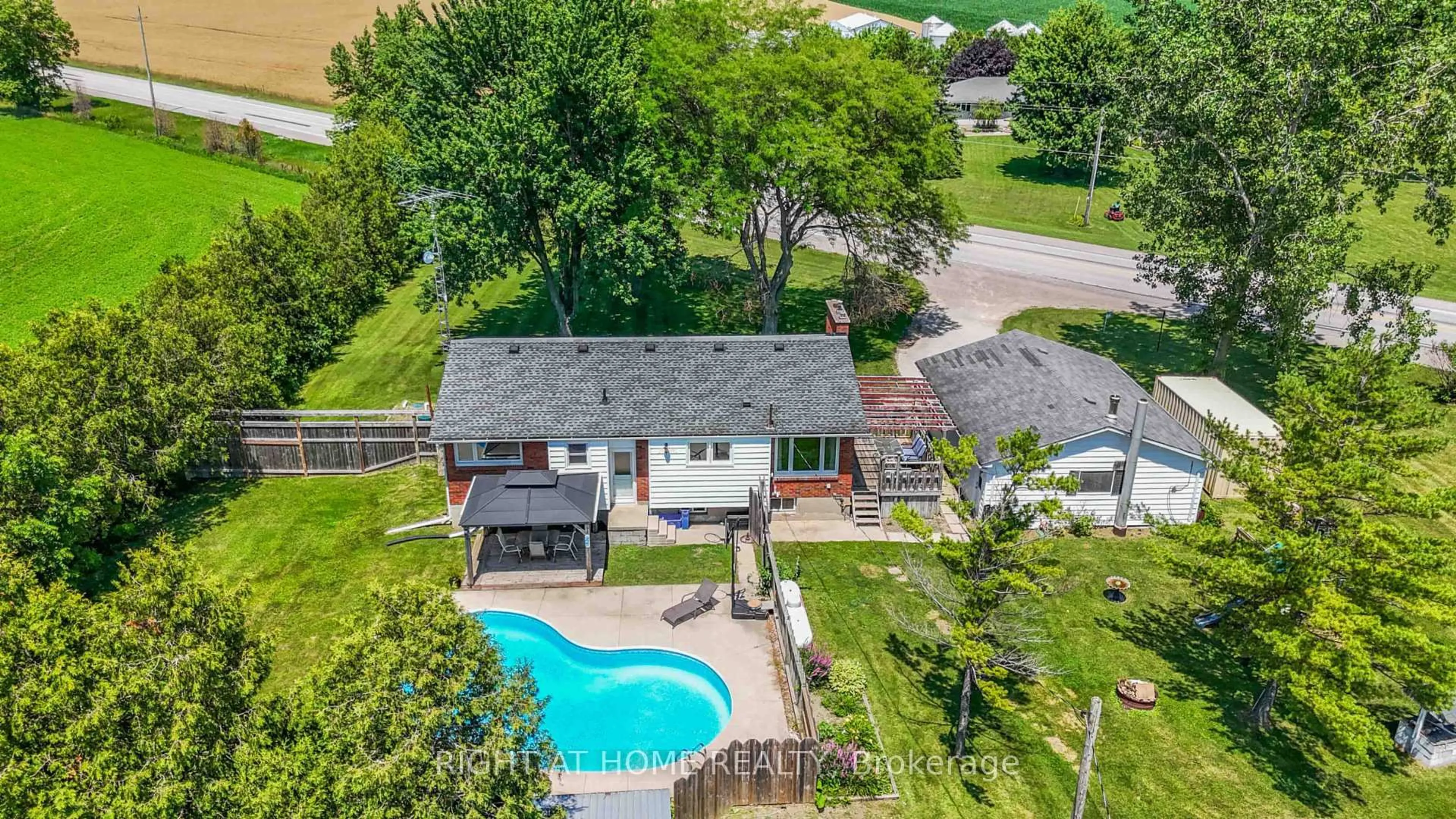 A pic from outside/outdoor area/front of a property/back of a property/a pic from drone, unknown for 1933 Plank Rd Rd, St. Clair Ontario N7T 7H5