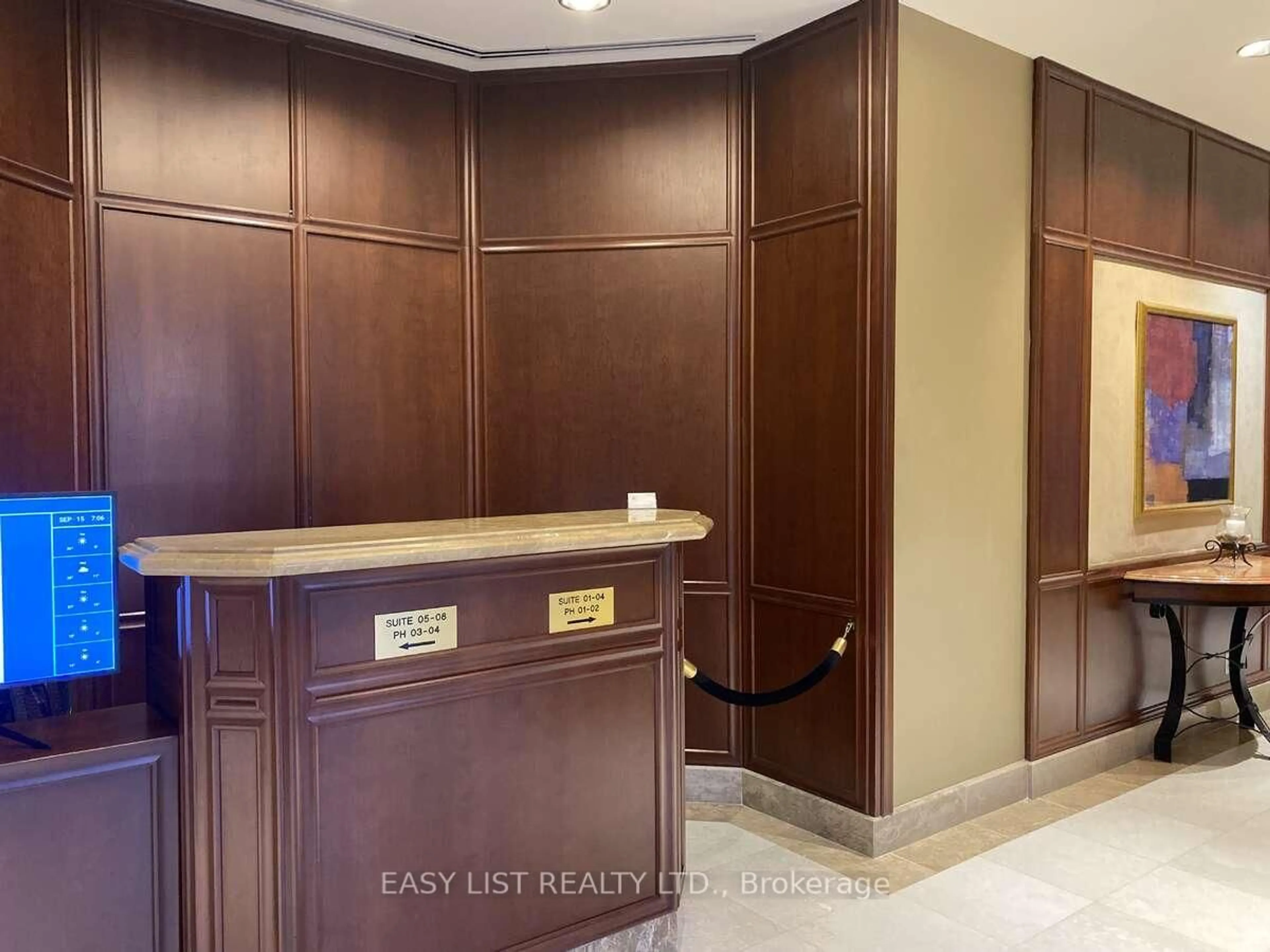 Indoor entryway for 3590 Rivergate Way #602, Ottawa Ontario K1V 1V6