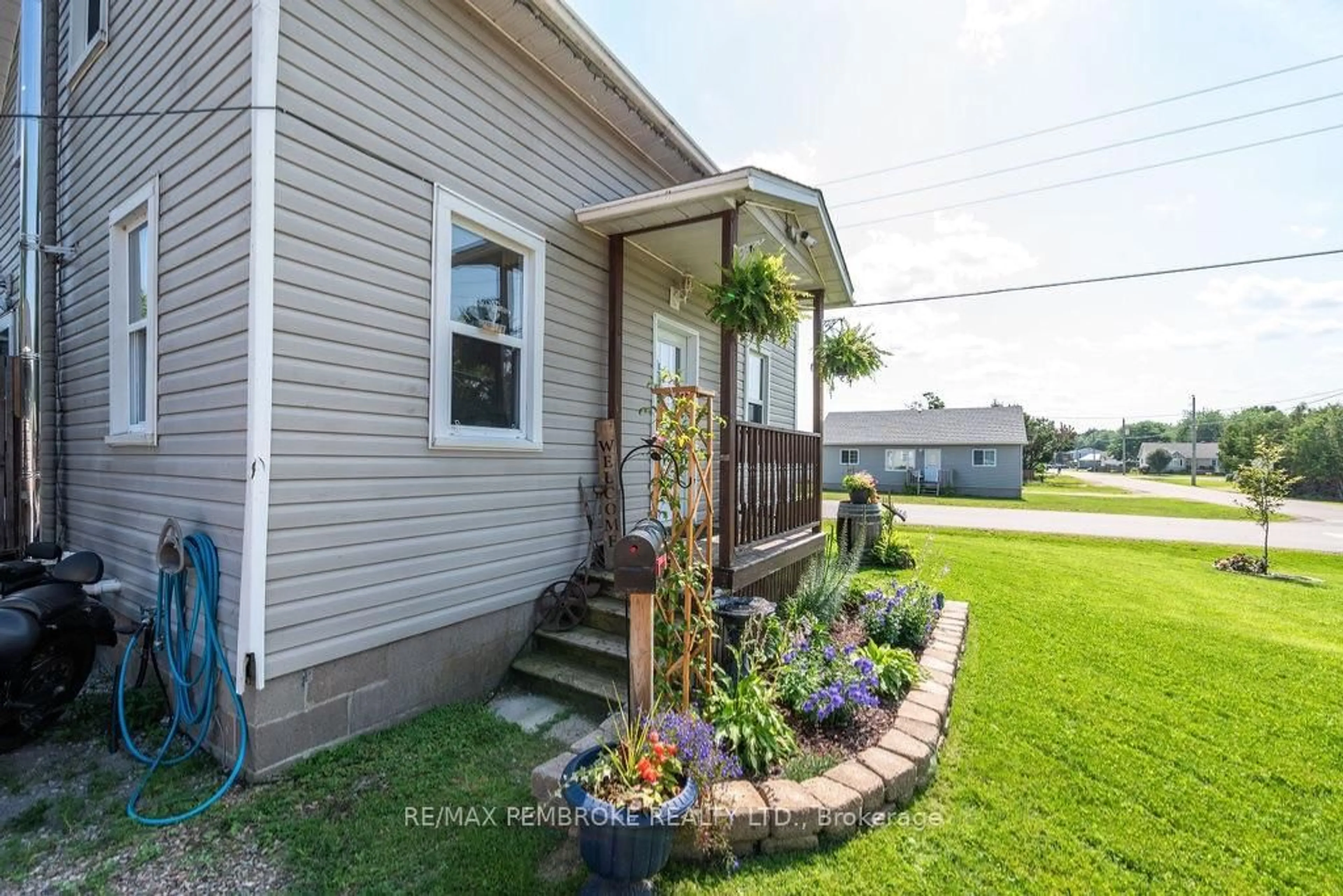 Unknown for 617 Third Ave, Laurentian Valley Ontario K8A 5H1