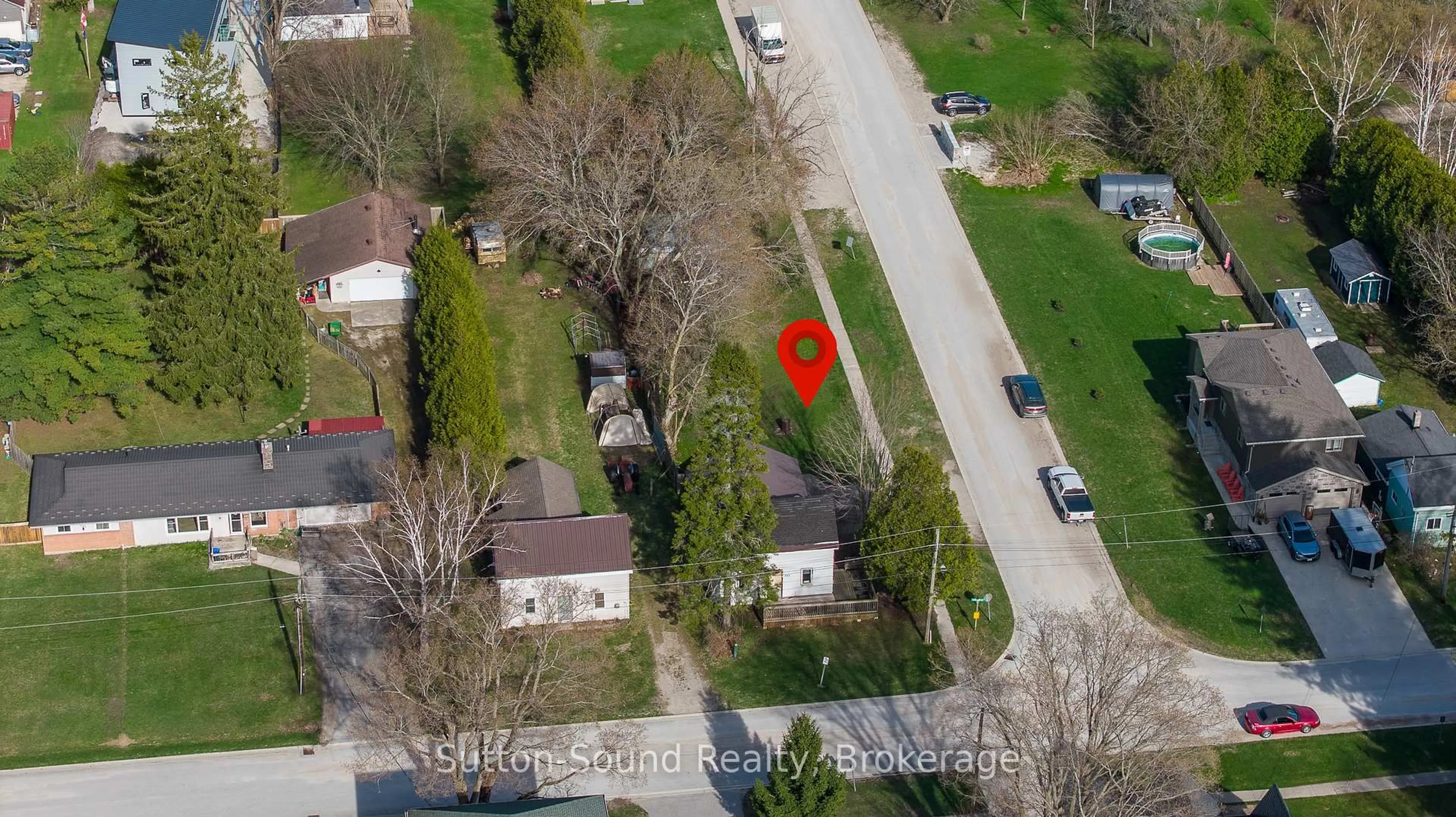 A pic from outside/outdoor area/front of a property/back of a property/a pic from drone, street for 486 Elizabeth St, South Bruce Peninsula Ontario N0H 1P0