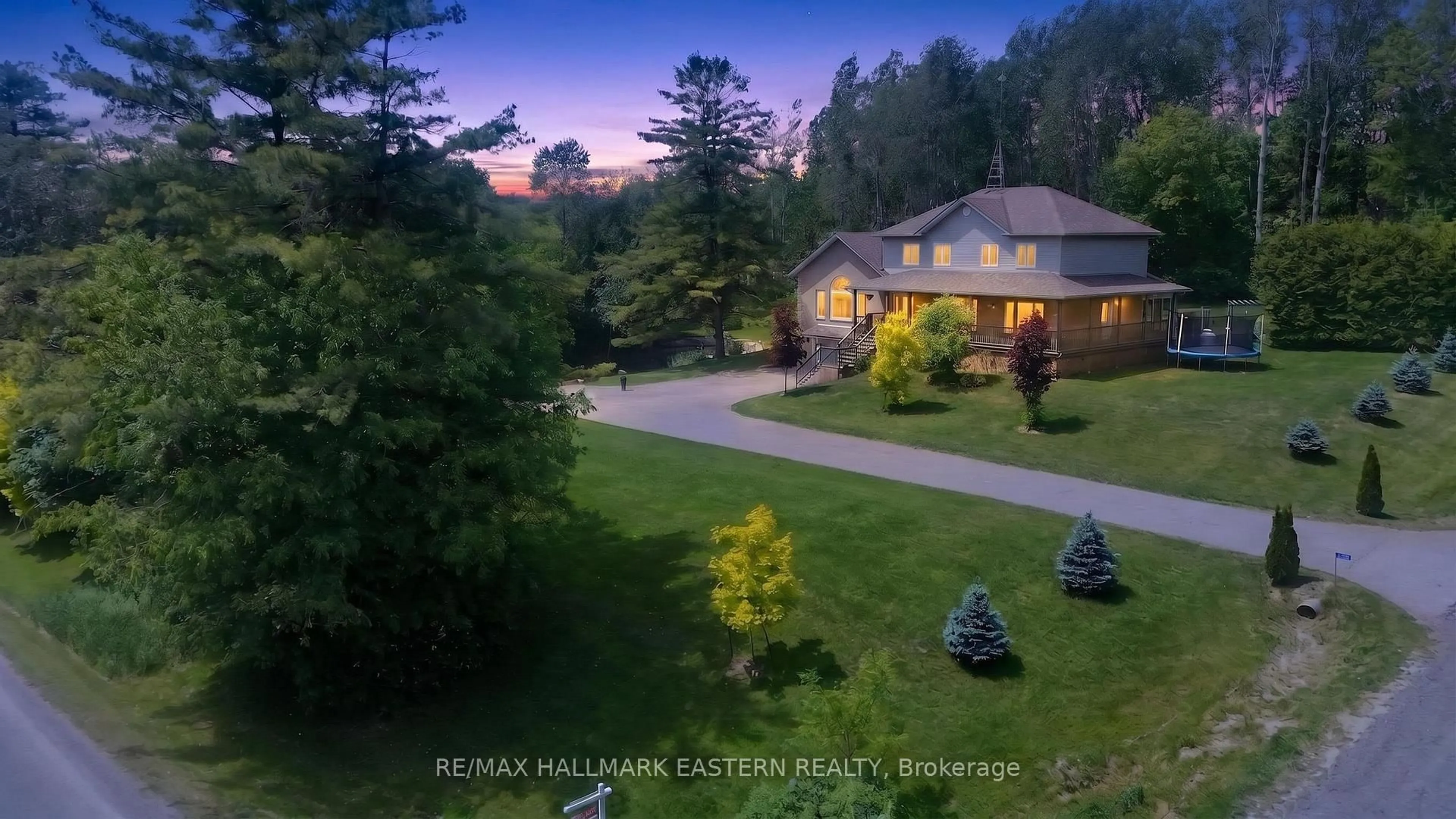 A pic from outside/outdoor area/front of a property/back of a property/a pic from drone, mountain view for 4038 Spring Rd, Hamilton Township Ontario L1A 3V6