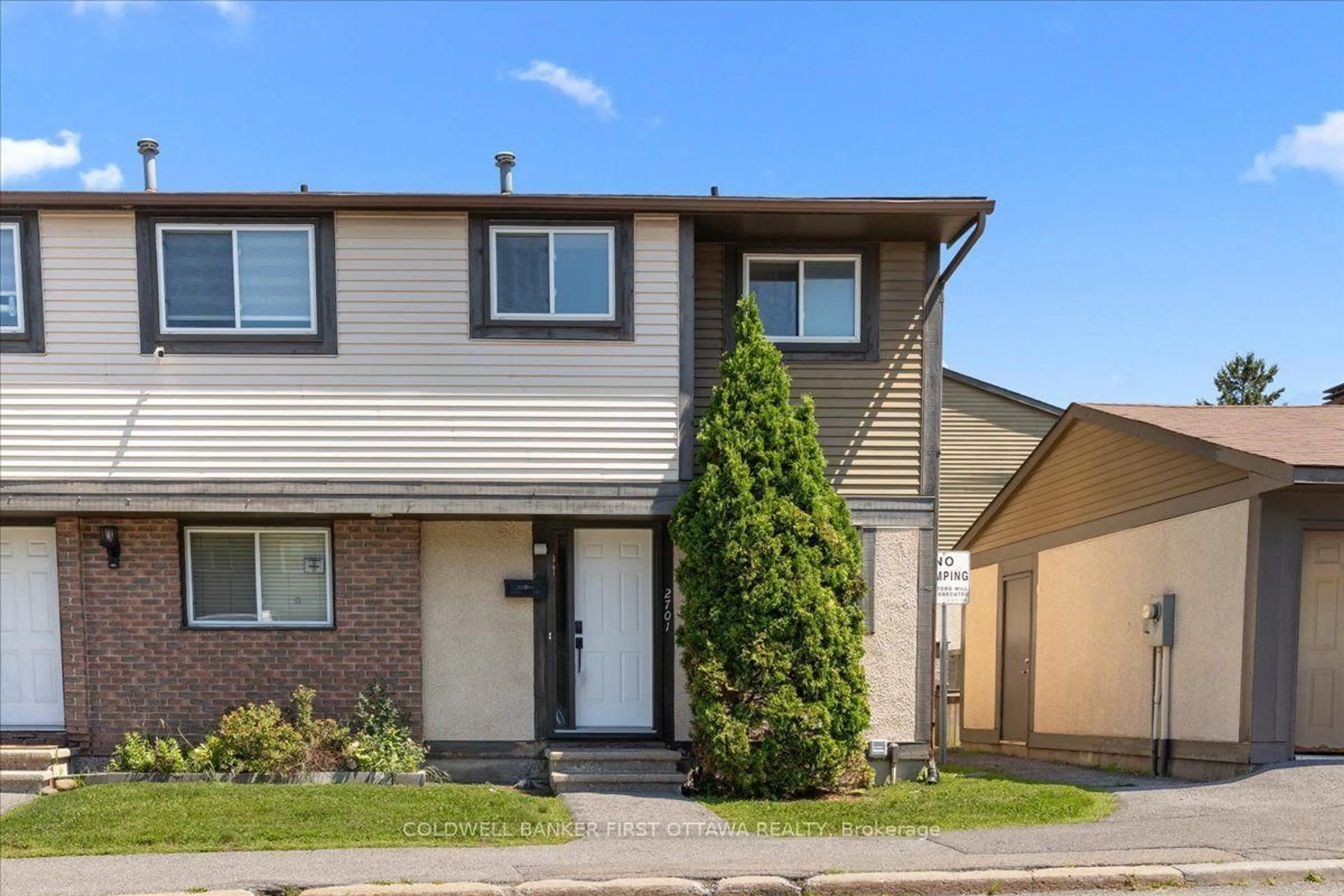 Home with vinyl exterior material, street for 2701 PIMLICO Cres, Ottawa Ontario K1T 2A7