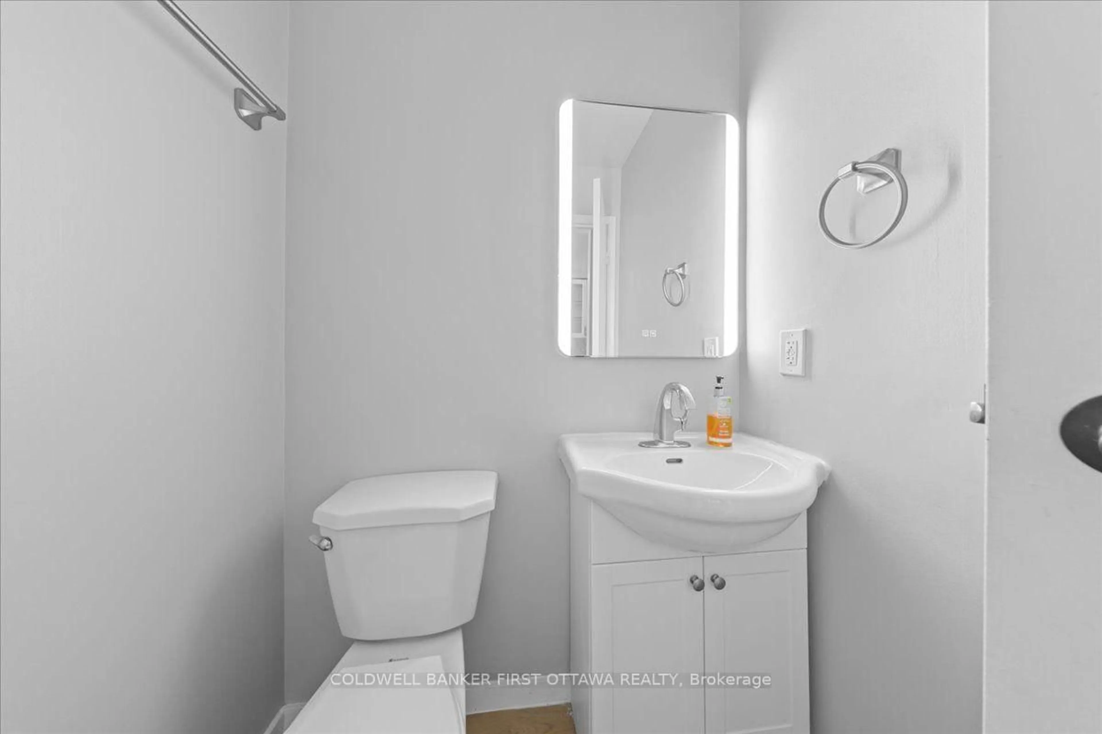 Standard bathroom, unknown for 2701 PIMLICO Cres, Ottawa Ontario K1T 2A7