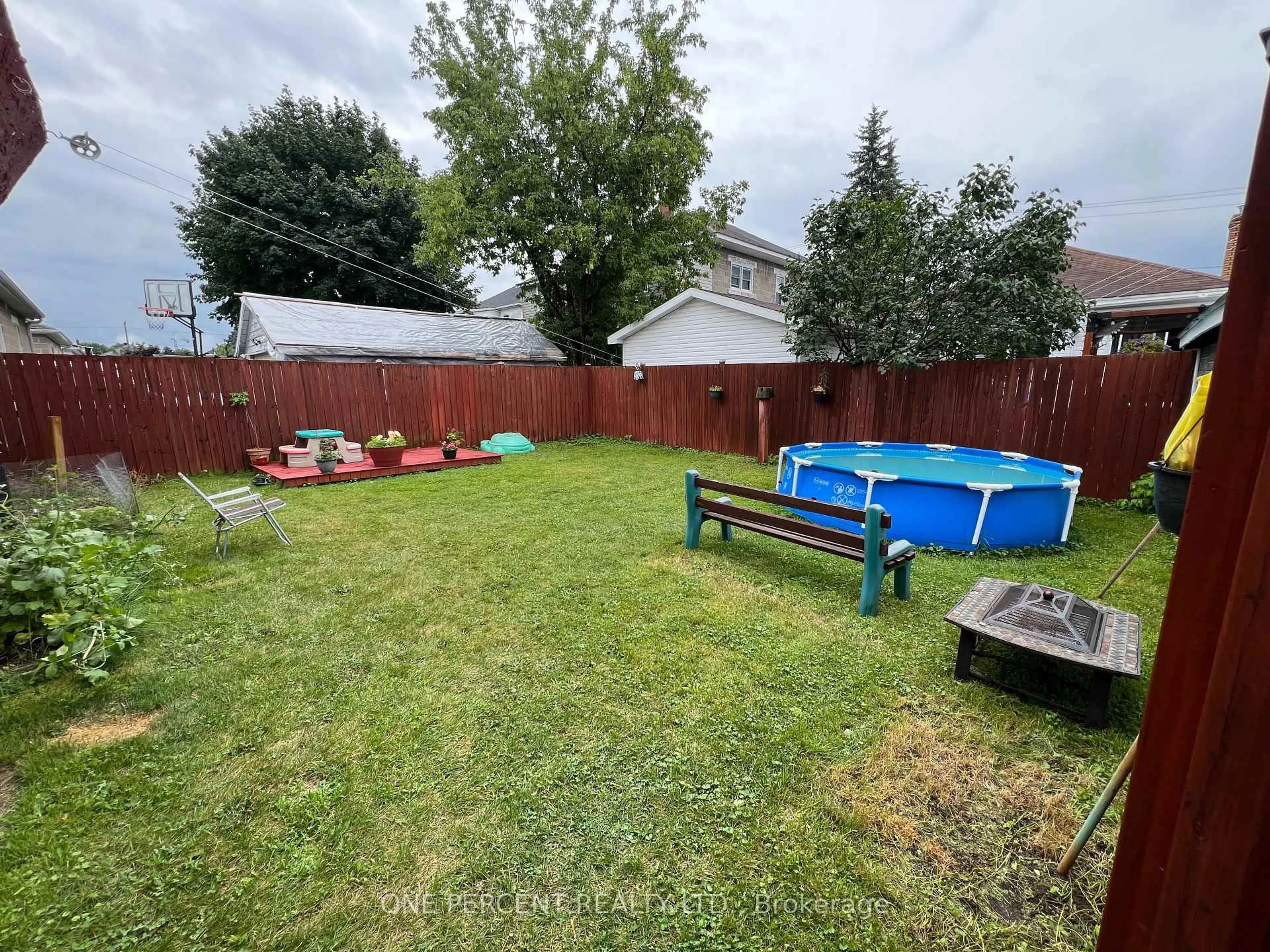 A pic from outside/outdoor area/front of a property/back of a property/a pic from drone, unknown for 511 St Felix St, Cornwall Ontario K6H 5B2